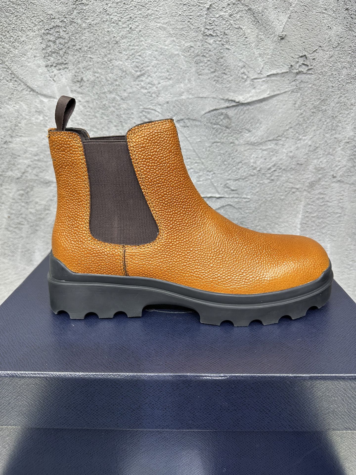 NO:760921,Spring and Autumn new style elastic cut Western boots, British style business shoes, private model, with perm micro-label on the surface, grained cowhide fabric, cowhide lining, cowhide feet, black and brown 2-color full set, packaging code number 39-46, boots, boots, cowhide19860909春秋新款松紧切而西靴,英伦风商务鞋,私模,面饰有烫微标,面料粒面牛皮,牛皮里,牛皮垫脚 黑棕2色全套包装码数39-46,靴子,boots,cowhide,Women's Shoes