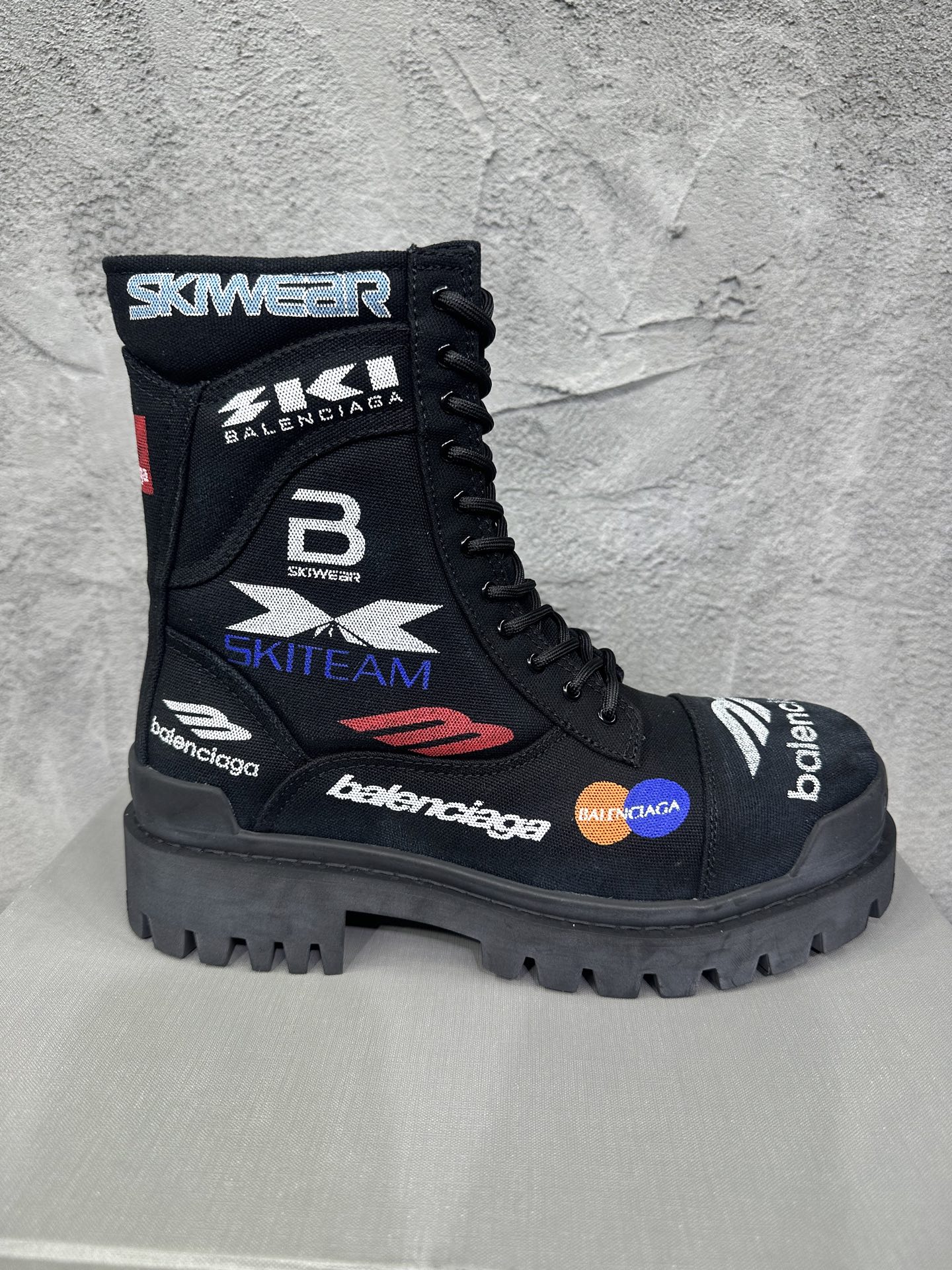 NO:760960,Latest color spring new men's boots, canvas decorated with logo printing craft boots, antique distressed craft effect work boots, front and rear embossing, round toe bare boots side zipper, serrated rubber outsole, surface fabric, foot pads cowhide, lining cowhide, full package size 39-46 (customized size 3846), boots, boots, cowhide19860909最新色春季新款男士靴子,帆布饰以标识印花工艺靴,仿古做旧工艺效果工装靴,前后置压花,圆头裸靴侧拉链,锯齿性橡胶大底,面织布,垫脚牛皮,里布牛皮,全套包装码数39-46（3846码定做）,靴子,boots,cowhide,Women's Shoes