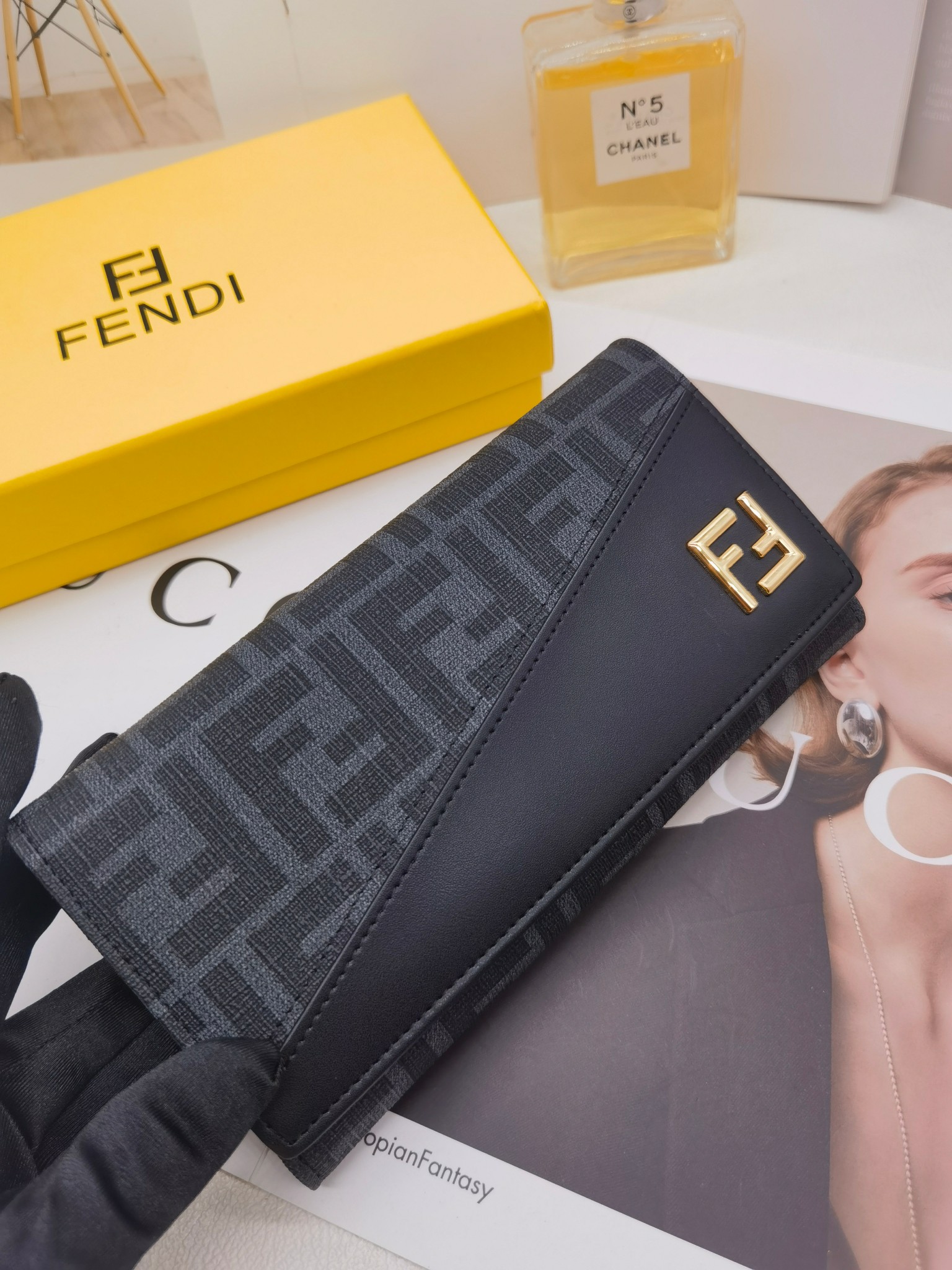 🆕🆕🆕🆕8569专柜同步，最新款钱包，采用进口牛 皮，原厂定制的最新徽标，不管皮质还是logo，都要给