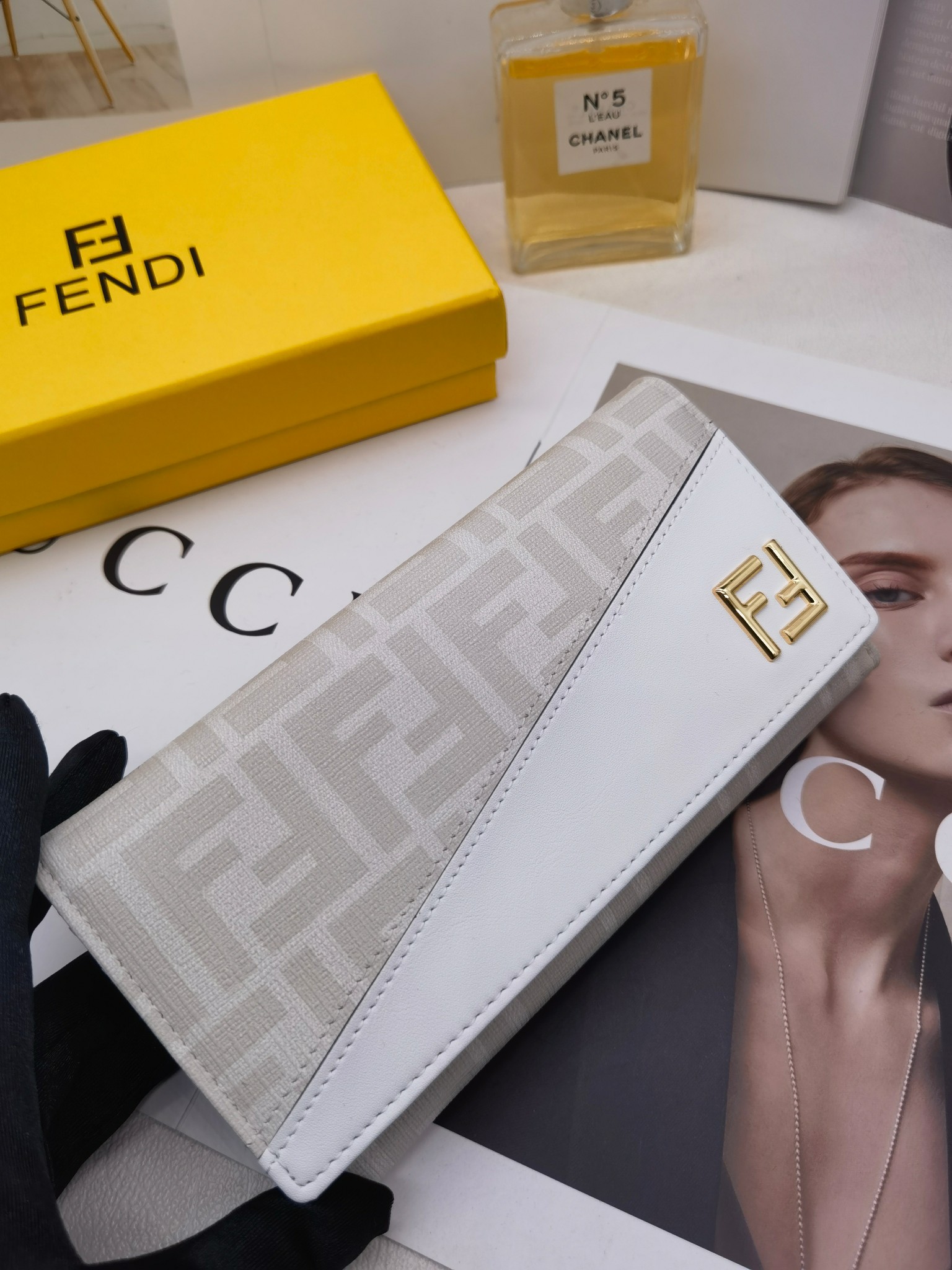 🆕🆕🆕🆕8569专柜同步，最新款钱包，采用进口牛 皮，原厂定制的最新徽标，不管皮质还是logo，都要给