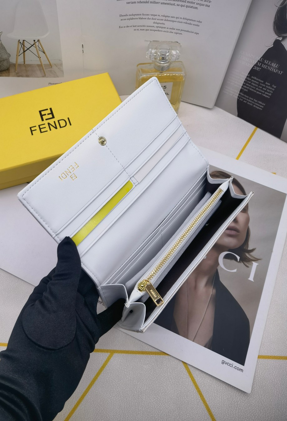 🆕🆕🆕🆕8569专柜同步，最新款钱包，采用进口牛 皮，原厂定制的最新徽标，不管皮质还是logo，都要给