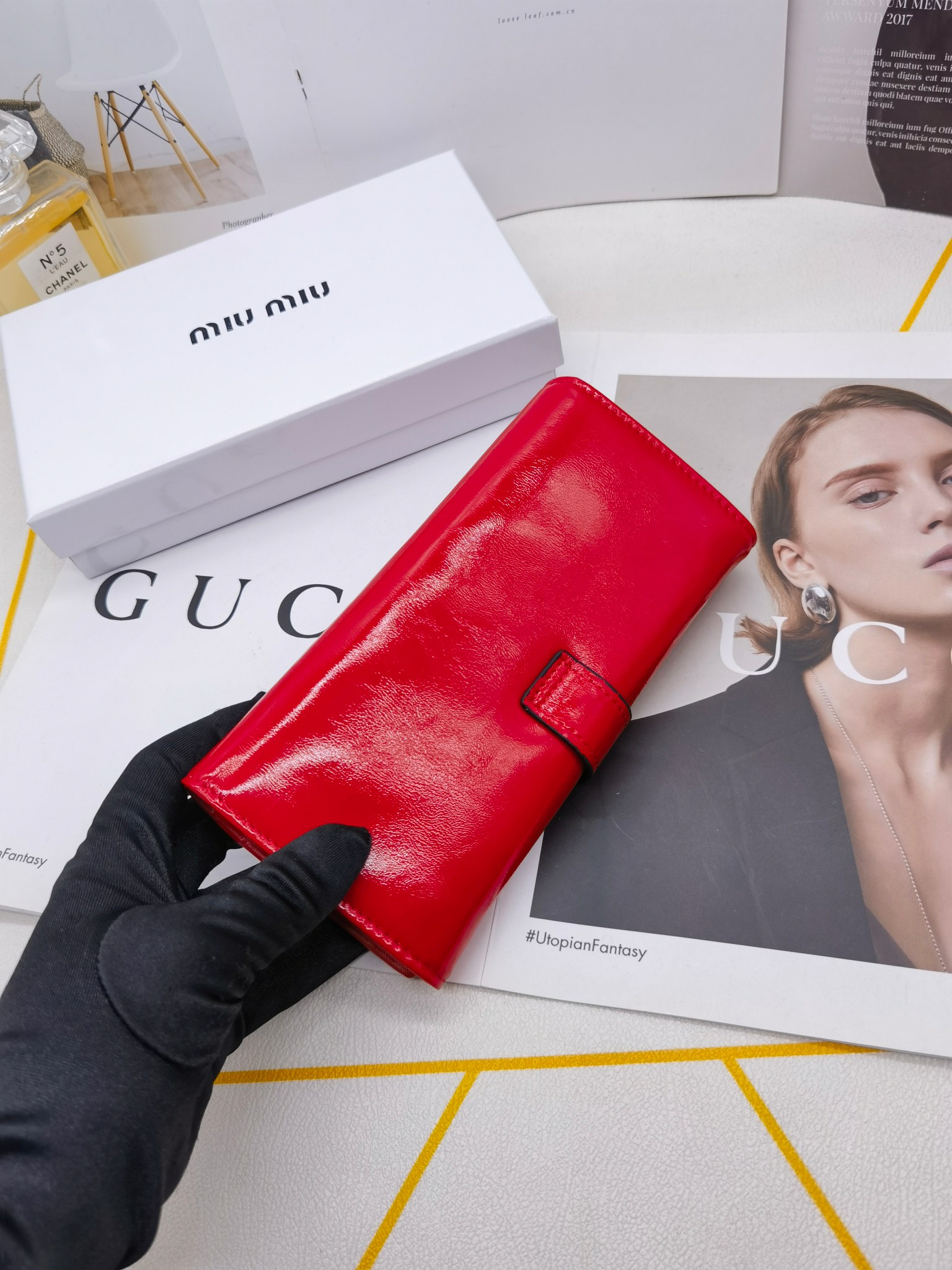 🆕🆕🆕🆕8598专柜同步，最新款钱包，采用进口牛 皮，原厂定制的最新徽标，不管皮质还是logo，都要给