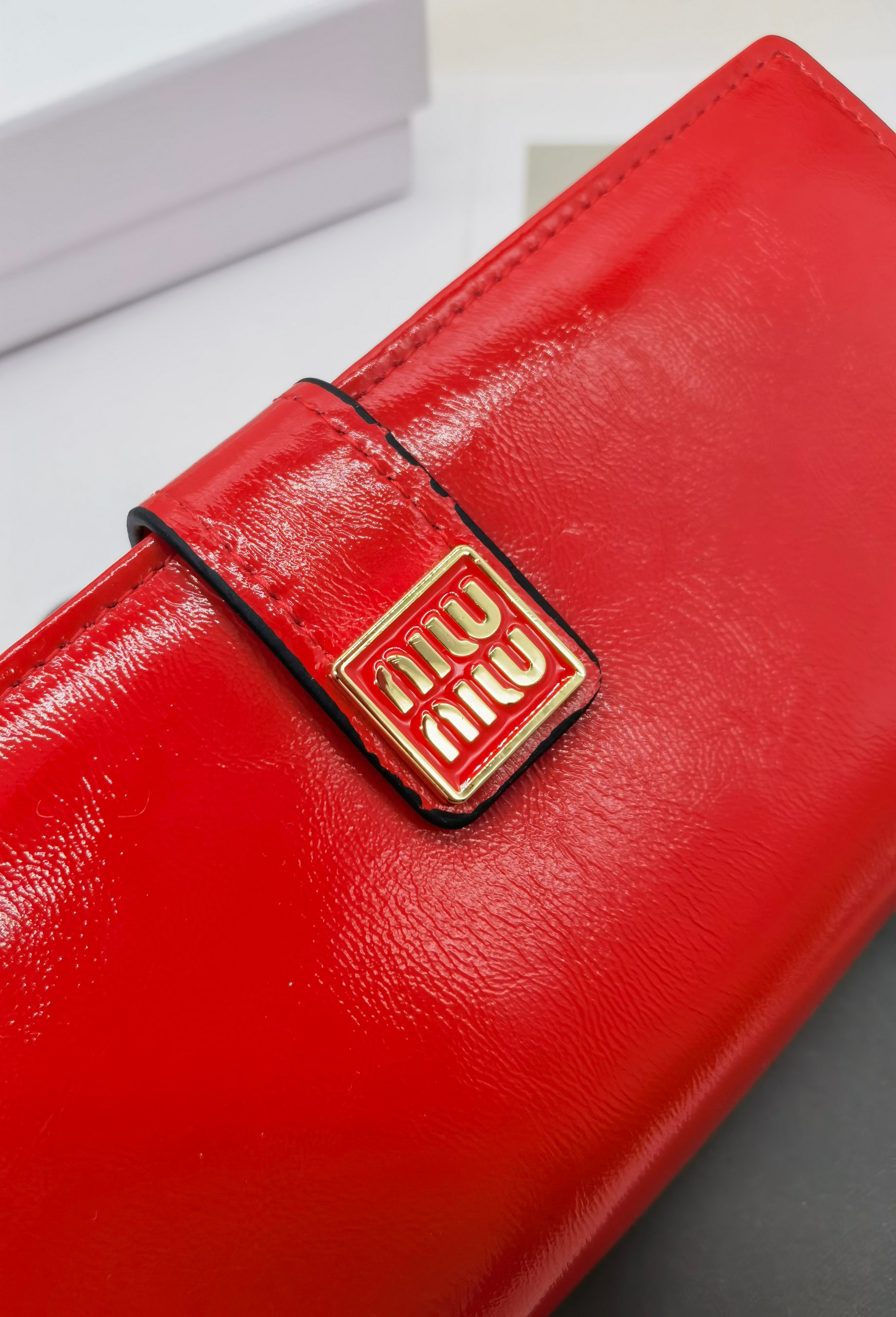 🆕🆕🆕🆕8598专柜同步，最新款钱包，采用进口牛 皮，原厂定制的最新徽标，不管皮质还是logo，都要给