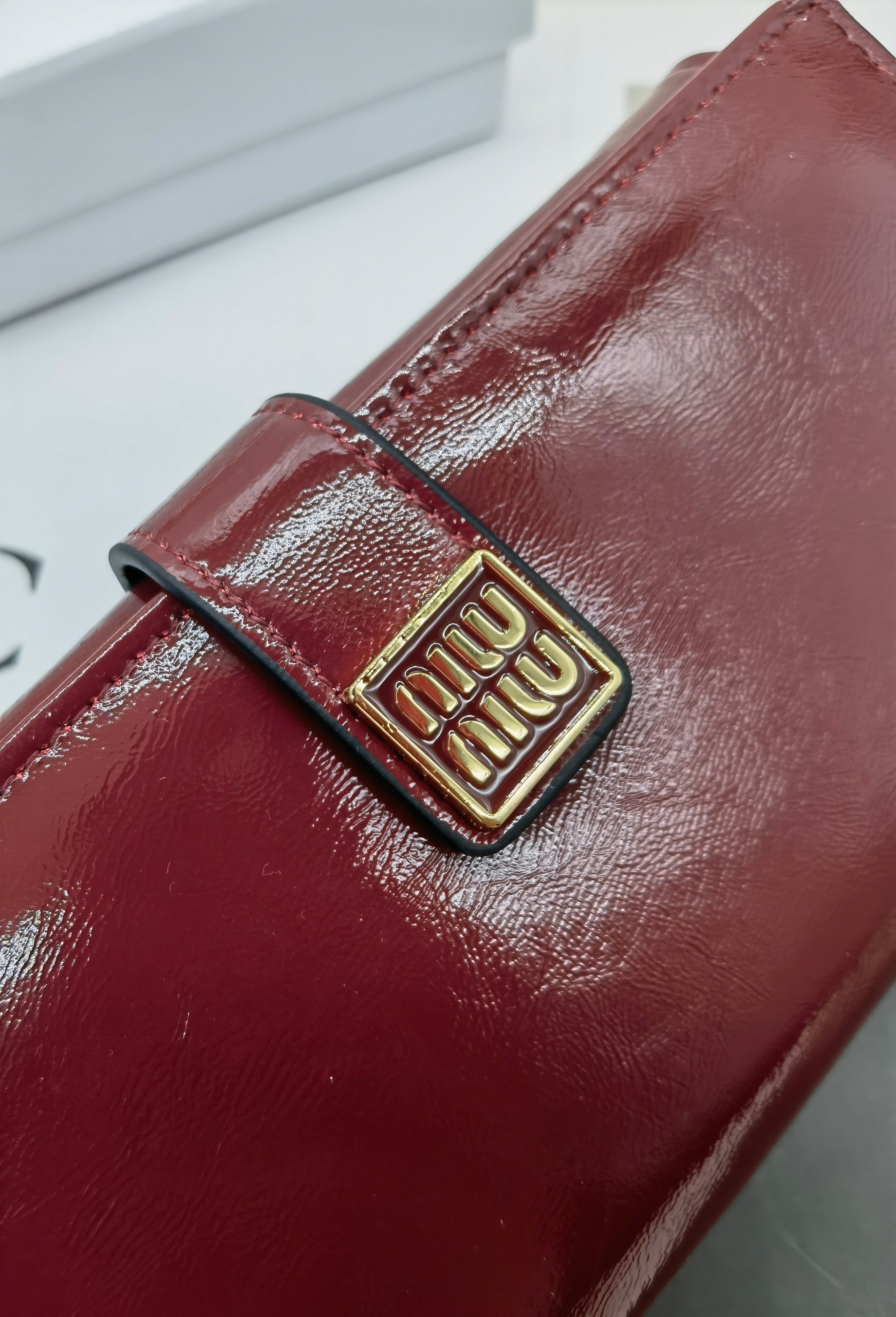 🆕🆕🆕🆕8598专柜同步，最新款钱包，采用进口牛 皮，原厂定制的最新徽标，不管皮质还是logo，都要给