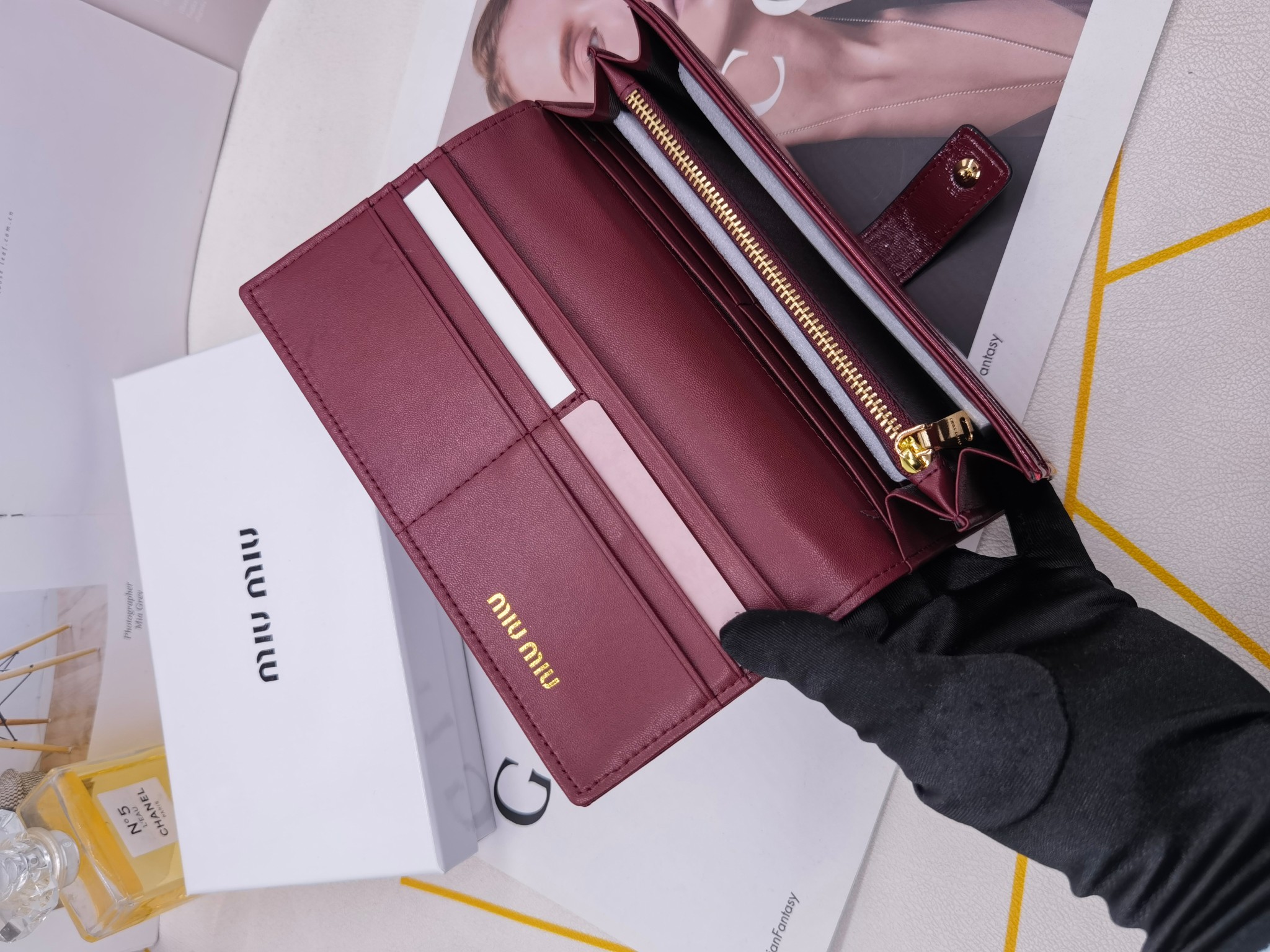 🆕🆕🆕🆕8598专柜同步，最新款钱包，采用进口牛 皮，原厂定制的最新徽标，不管皮质还是logo，都要给