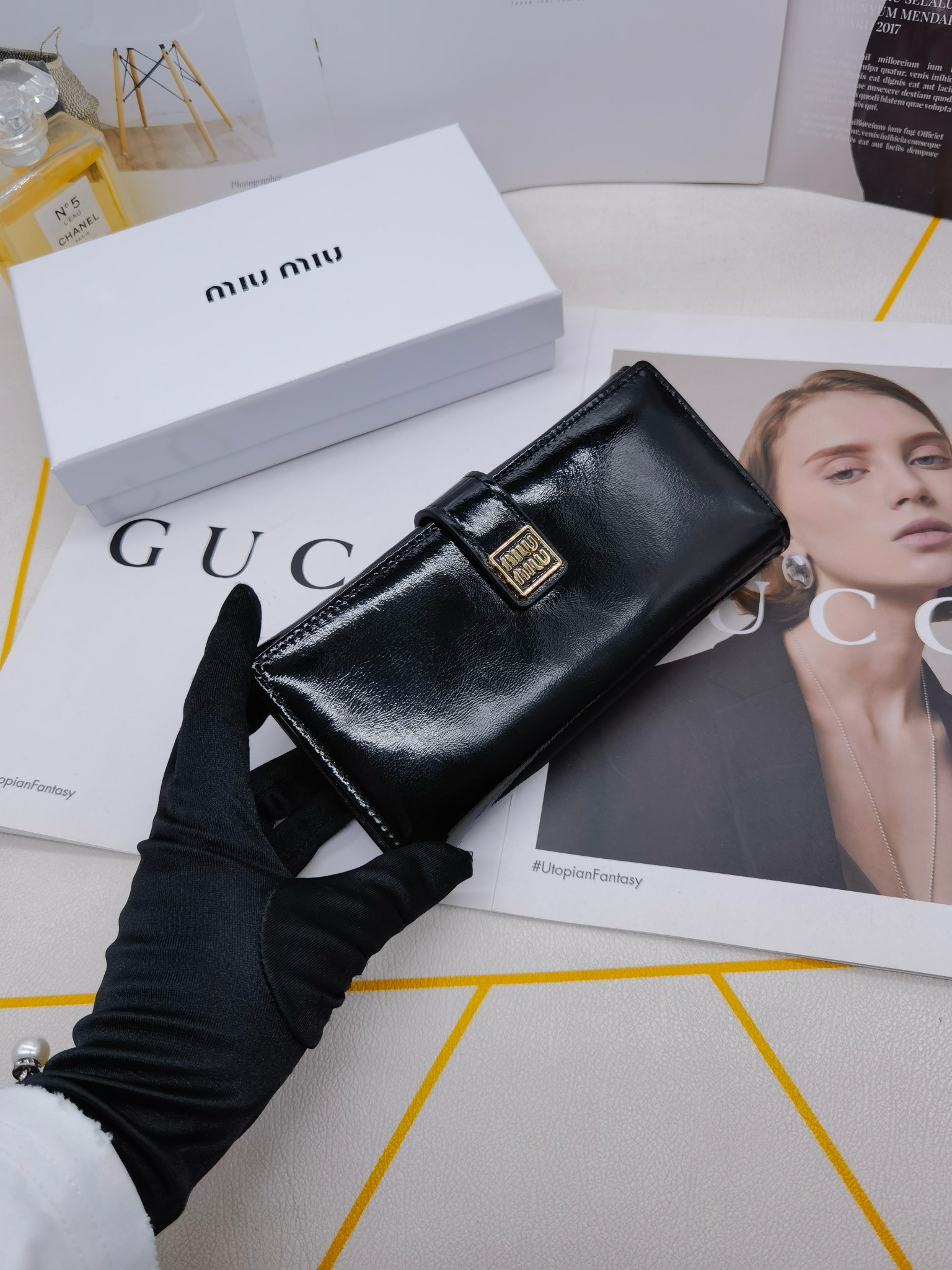 🆕🆕🆕🆕8598专柜同步，最新款钱包，采用进口牛 皮，原厂定制的最新徽标，不管皮质还是logo，都要给