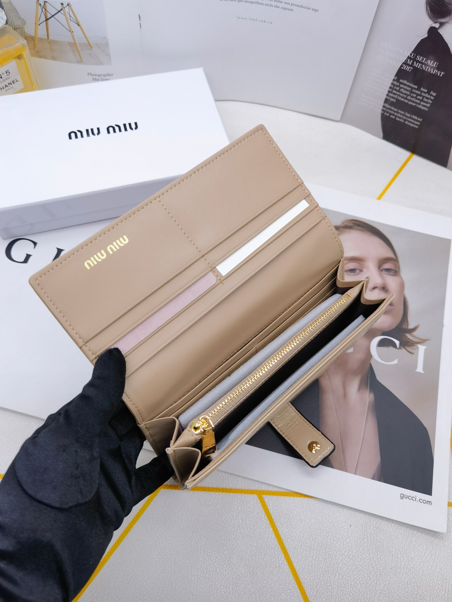 🆕🆕🆕🆕8598专柜同步，最新款钱包，采用进口牛 皮，原厂定制的最新徽标，不管皮质还是logo，都要给