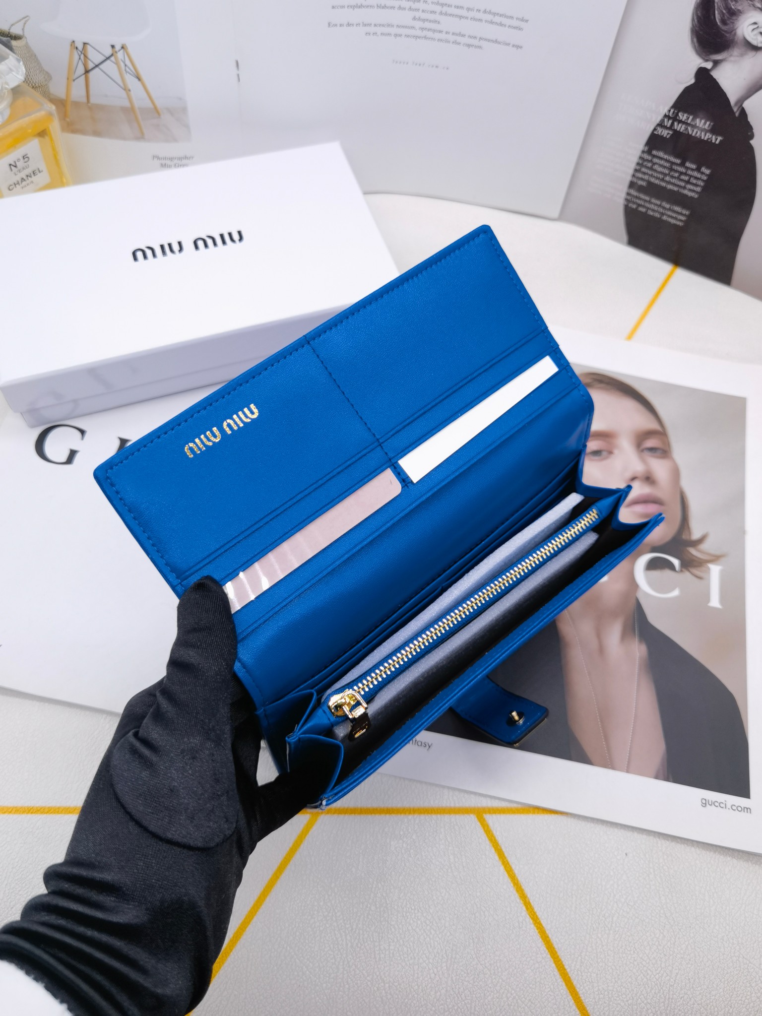 🆕🆕🆕🆕8598专柜同步，最新款钱包，采用进口牛 皮，原厂定制的最新徽标，不管皮质还是logo，都要给