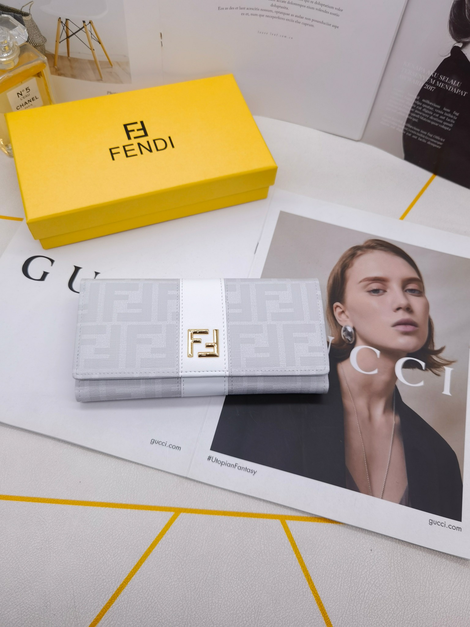 🆕🆕🆕🆕8599专柜同步，最新款钱包，采用进口牛 皮，原厂定制的最新徽标，不管皮质还是logo，都要给