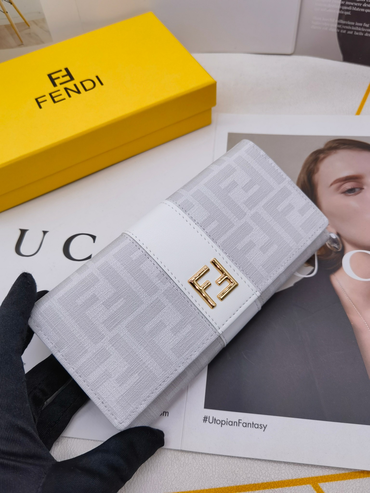 🆕🆕🆕🆕8599专柜同步，最新款钱包，采用进口牛 皮，原厂定制的最新徽标，不管皮质还是logo，都要给