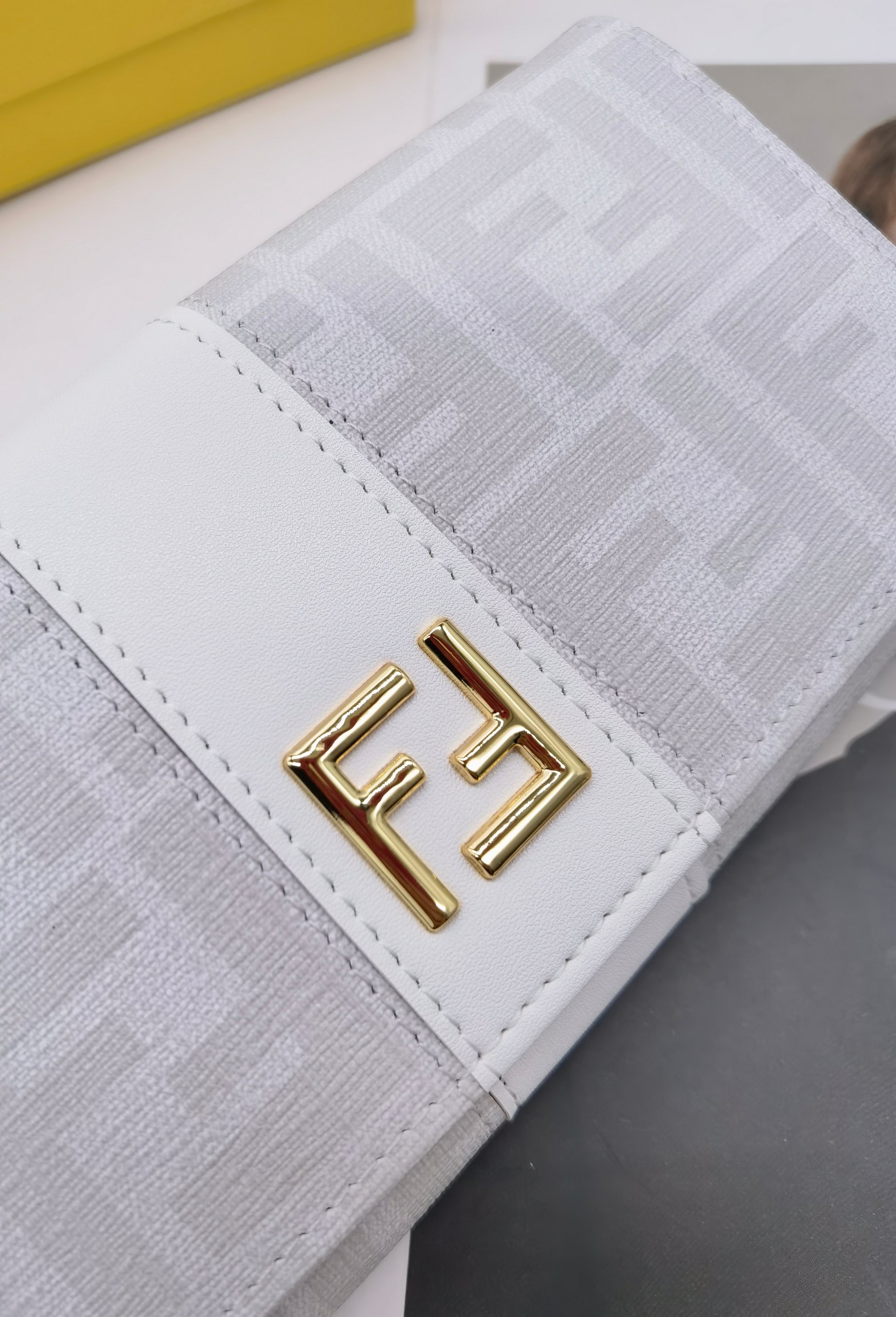 🆕🆕🆕🆕8599专柜同步，最新款钱包，采用进口牛 皮，原厂定制的最新徽标，不管皮质还是logo，都要给