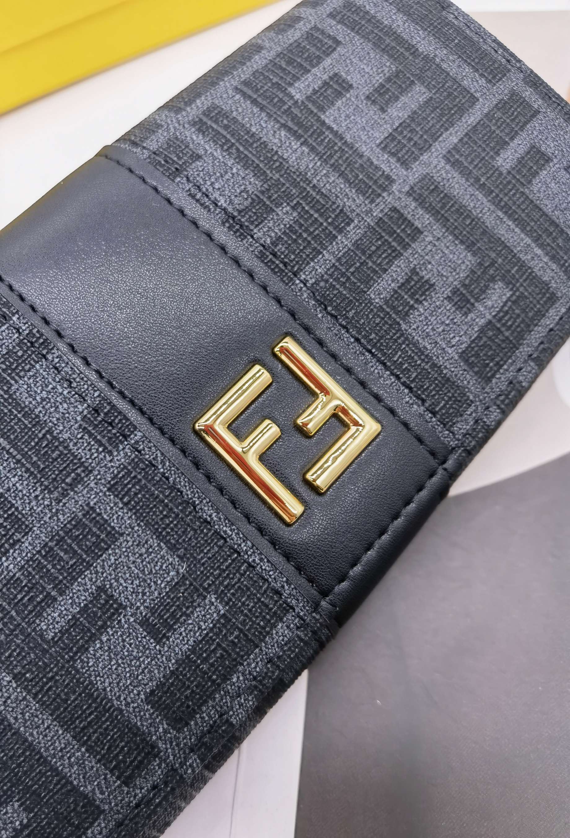 🆕🆕🆕🆕8599专柜同步，最新款钱包，采用进口牛 皮，原厂定制的最新徽标，不管皮质还是logo，都要给