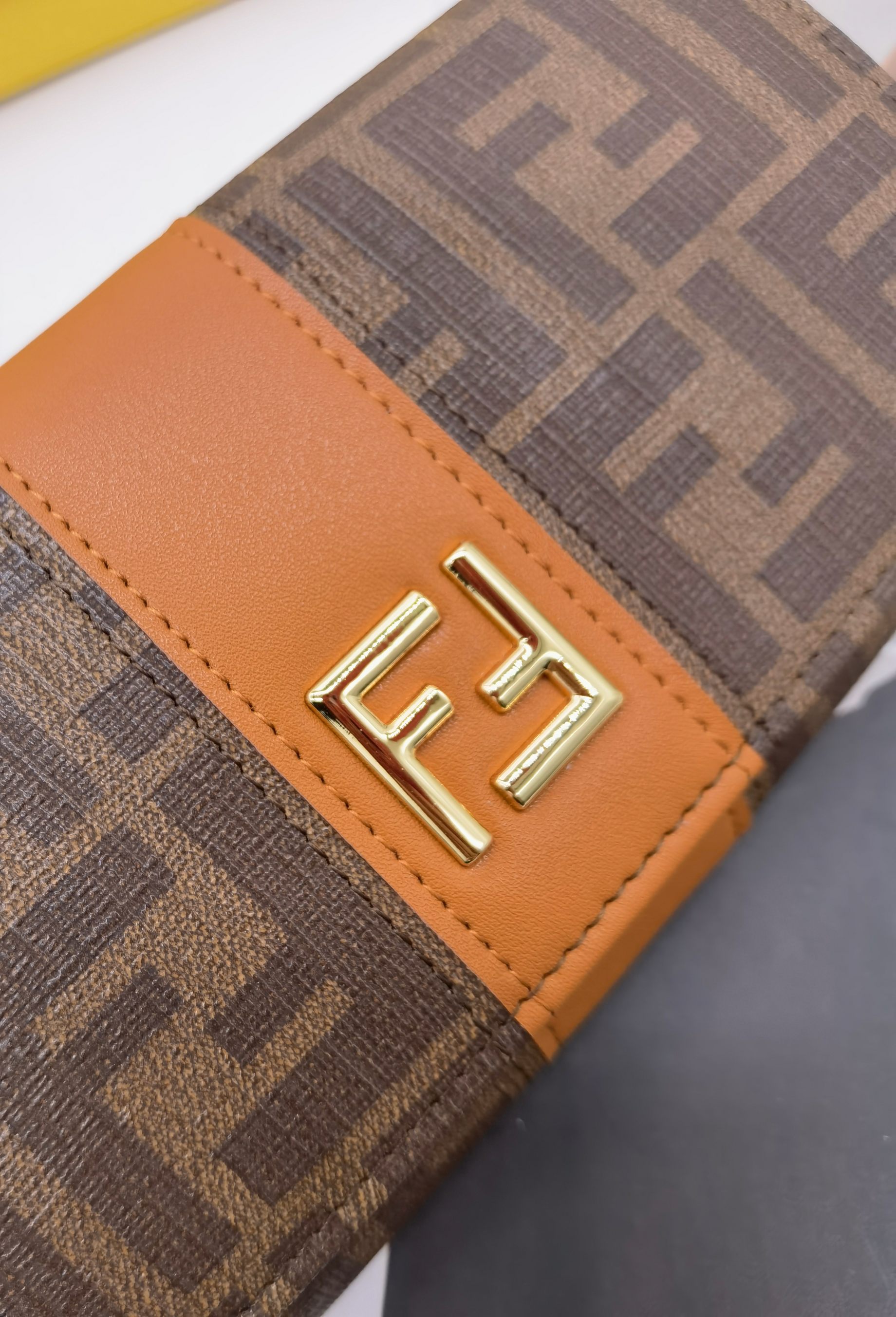 🆕🆕🆕🆕8599专柜同步，最新款钱包，采用进口牛 皮，原厂定制的最新徽标，不管皮质还是logo，都要给