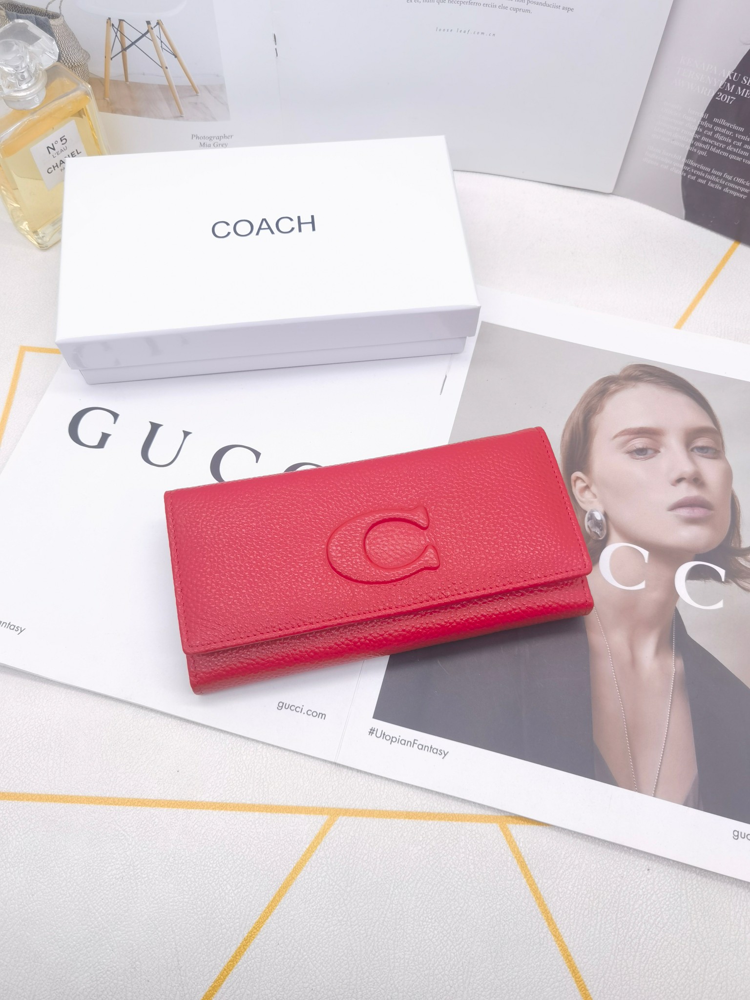 🆕🆕🆕🆕专柜同步，最新款钱包，采用进口牛 皮，原厂定制的最新徽标，不管皮质还是logo，都要给你带来酣