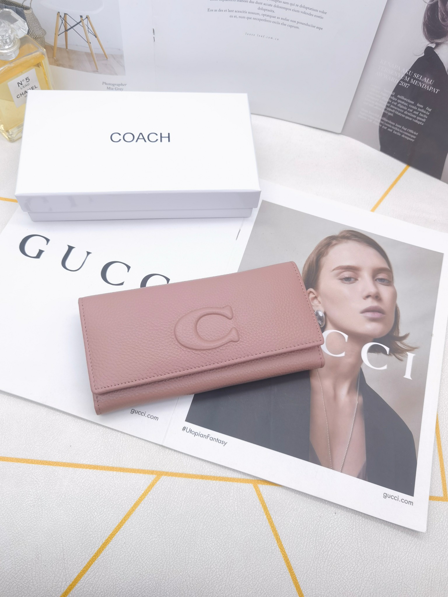  🆕🆕🆕🆕专柜同步，最新款钱包，采用进口牛 皮，原厂定制的最新徽标，不管皮质还是logo，都要给你带来