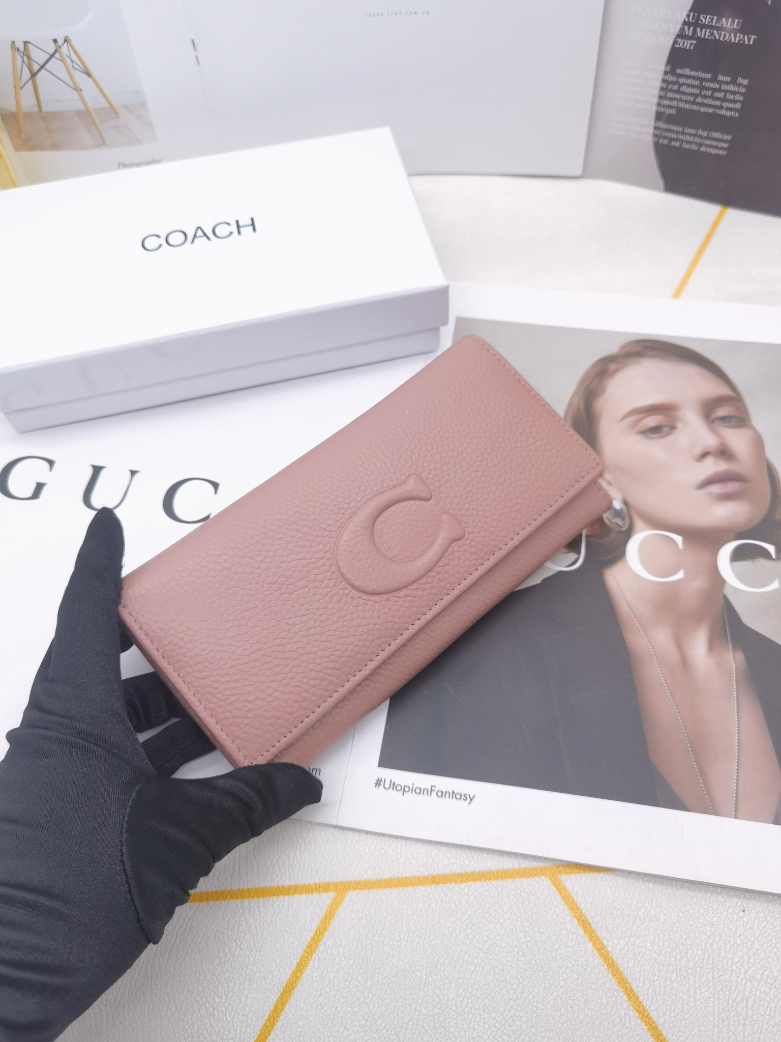  🆕🆕🆕🆕专柜同步，最新款钱包，采用进口牛 皮，原厂定制的最新徽标，不管皮质还是logo，都要给你带来