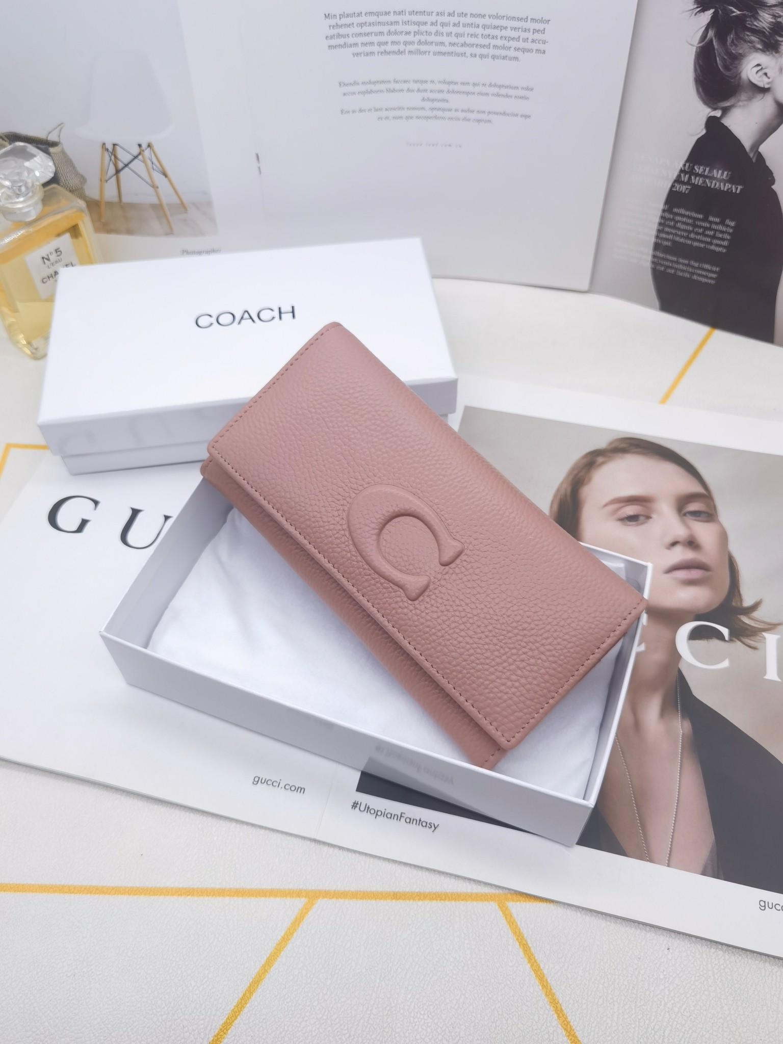  🆕🆕🆕🆕专柜同步，最新款钱包，采用进口牛 皮，原厂定制的最新徽标，不管皮质还是logo，都要给你带来