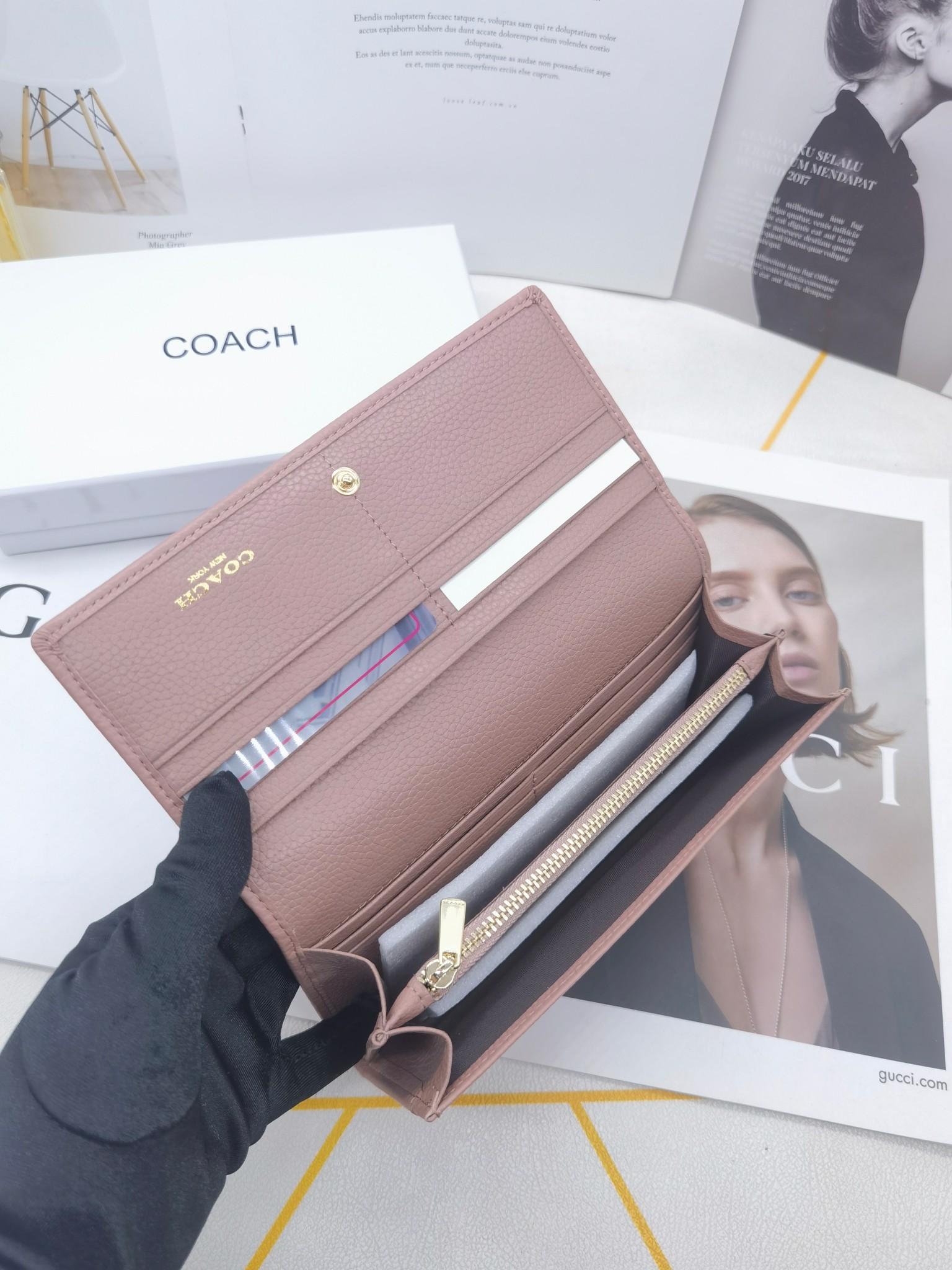  🆕🆕🆕🆕专柜同步，最新款钱包，采用进口牛 皮，原厂定制的最新徽标，不管皮质还是logo，都要给你带来