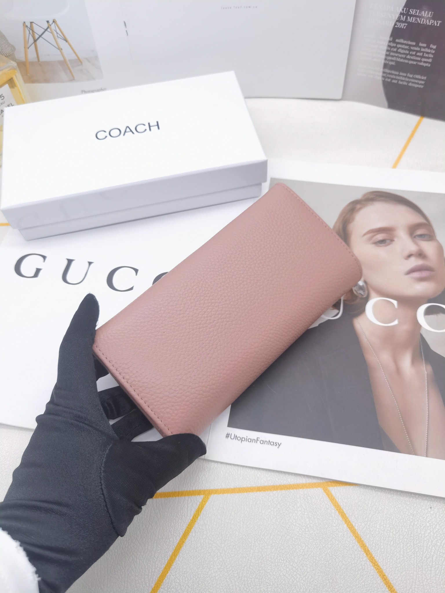  🆕🆕🆕🆕专柜同步，最新款钱包，采用进口牛 皮，原厂定制的最新徽标，不管皮质还是logo，都要给你带来