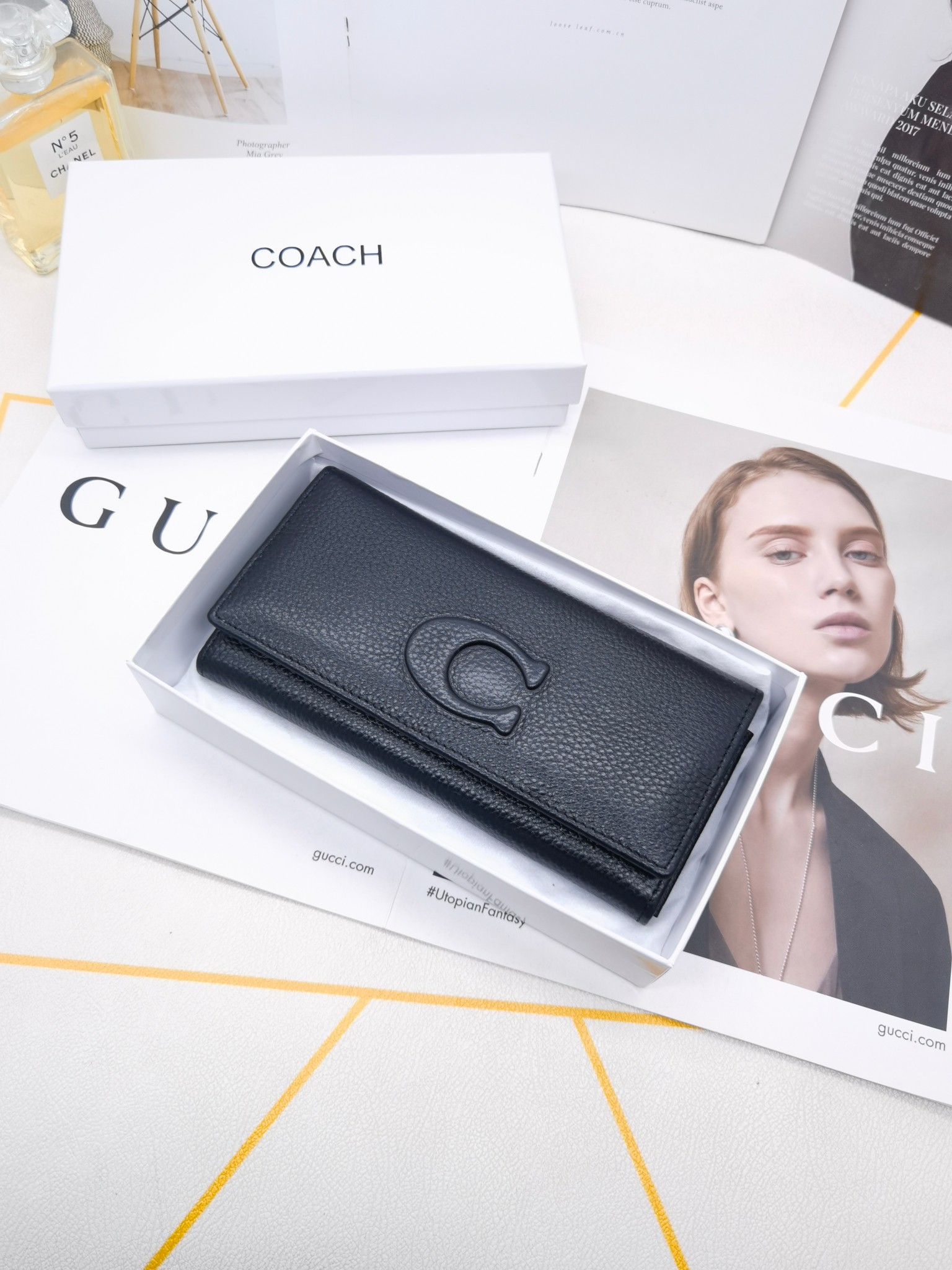 🆕🆕🆕🆕专柜同步，最新款钱包，采用进口牛 皮，原厂定制的最新徽标，不管皮质还是logo，都要给你带来酣