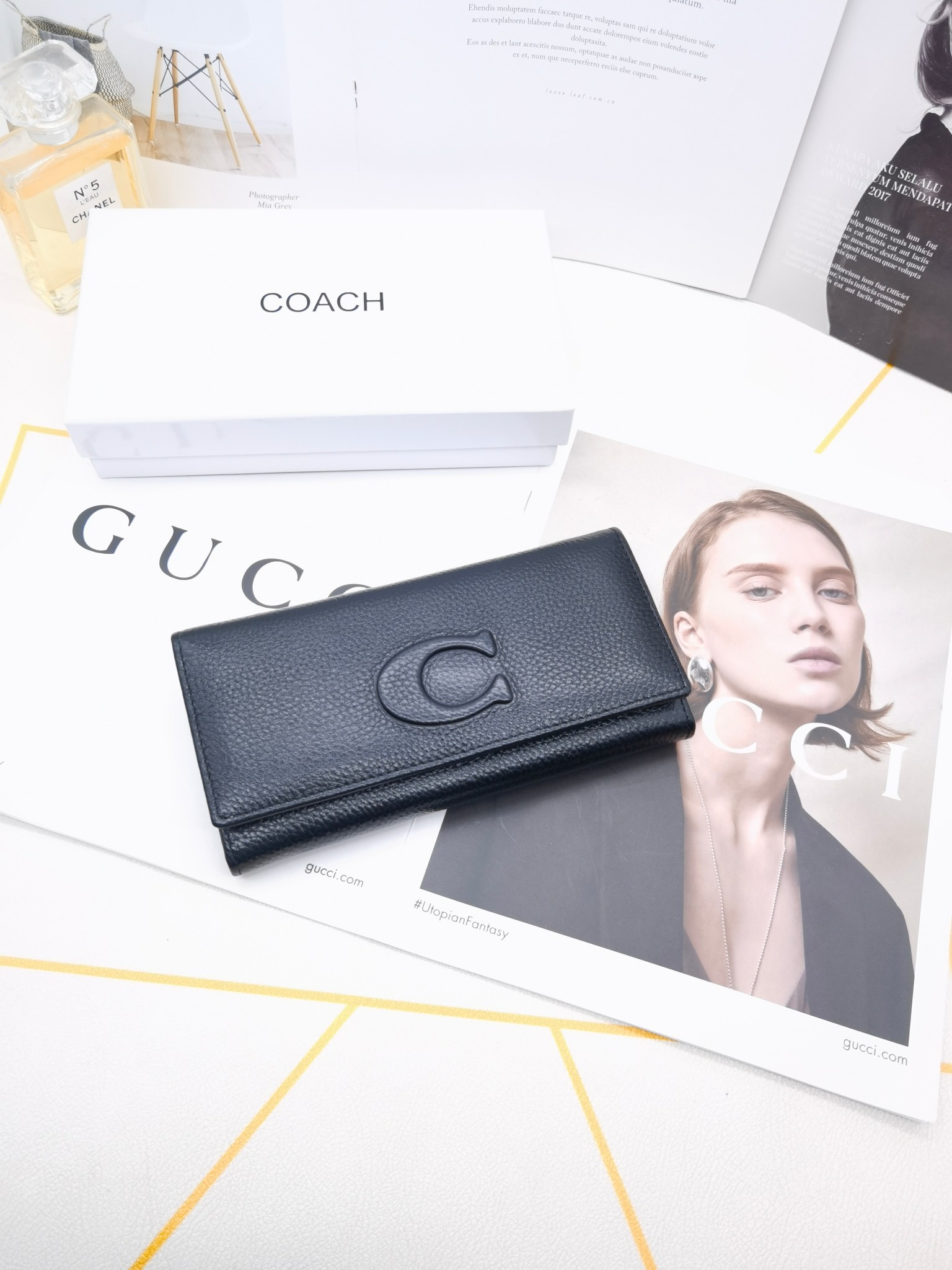 🆕🆕🆕🆕专柜同步，最新款钱包，采用进口牛 皮，原厂定制的最新徽标，不管皮质还是logo，都要给你带来酣