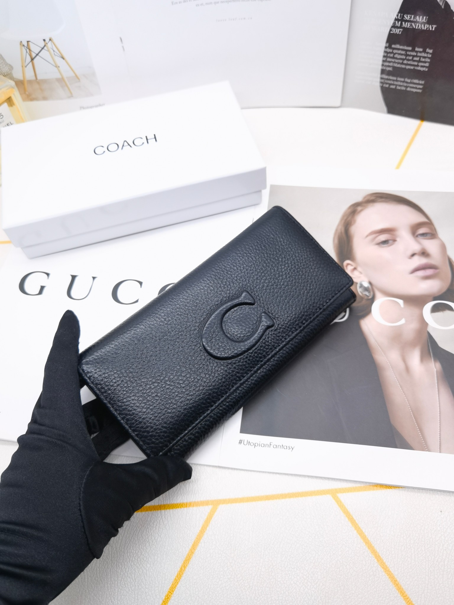 🆕🆕🆕🆕专柜同步，最新款钱包，采用进口牛 皮，原厂定制的最新徽标，不管皮质还是logo，都要给你带来酣