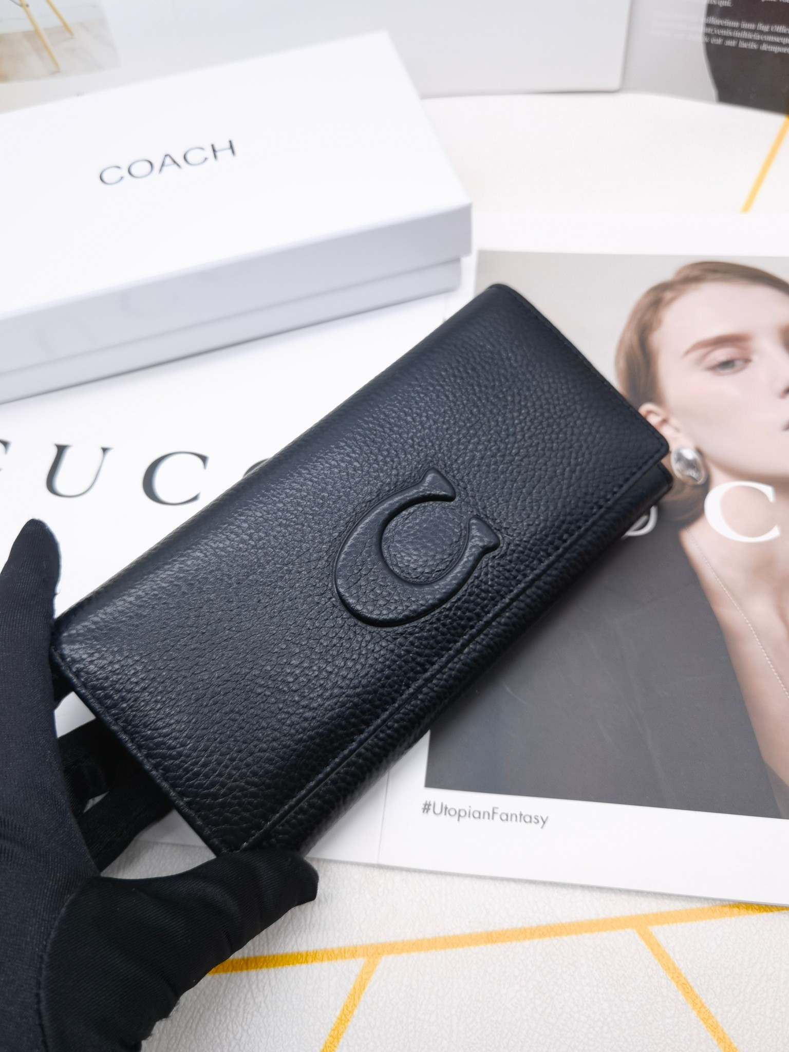 🆕🆕🆕🆕专柜同步，最新款钱包，采用进口牛 皮，原厂定制的最新徽标，不管皮质还是logo，都要给你带来酣