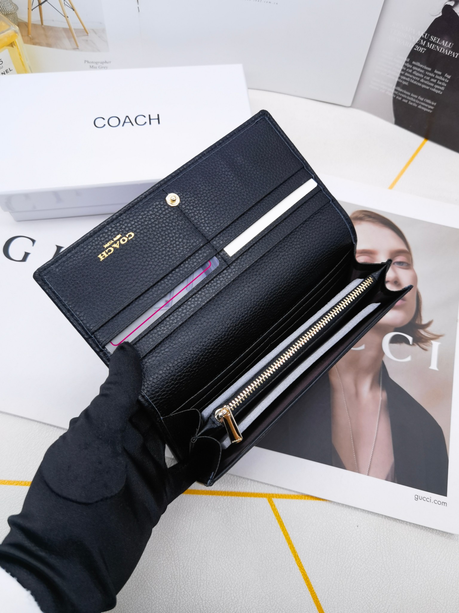 🆕🆕🆕🆕专柜同步，最新款钱包，采用进口牛 皮，原厂定制的最新徽标，不管皮质还是logo，都要给你带来酣