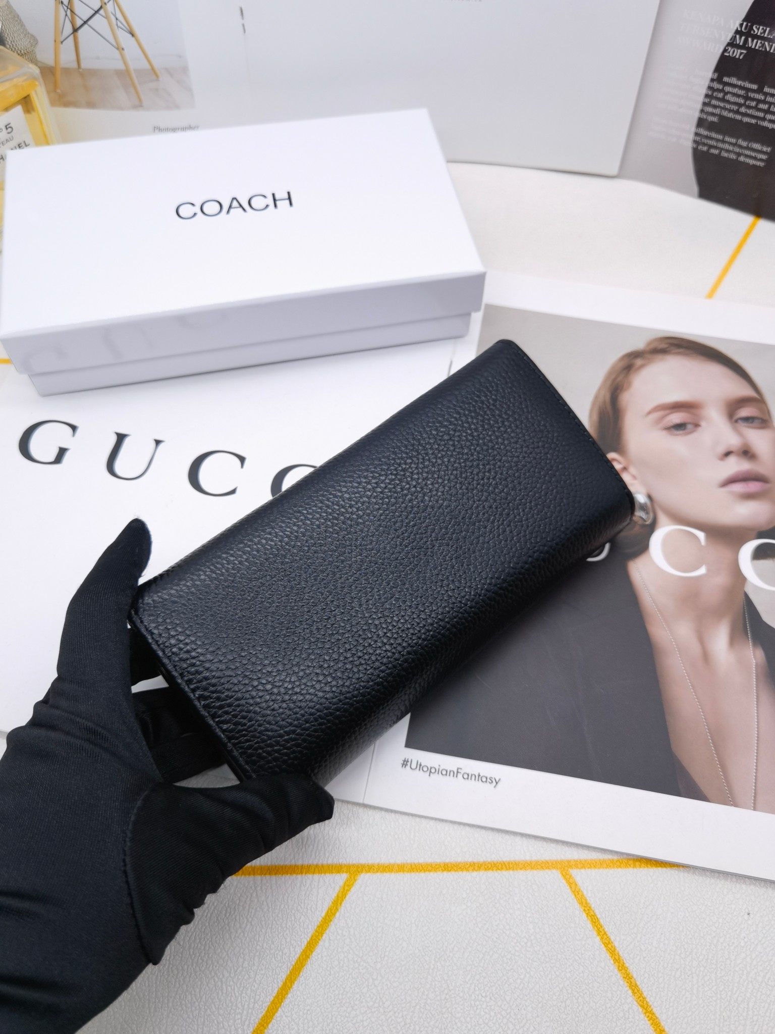 🆕🆕🆕🆕专柜同步，最新款钱包，采用进口牛 皮，原厂定制的最新徽标，不管皮质还是logo，都要给你带来酣