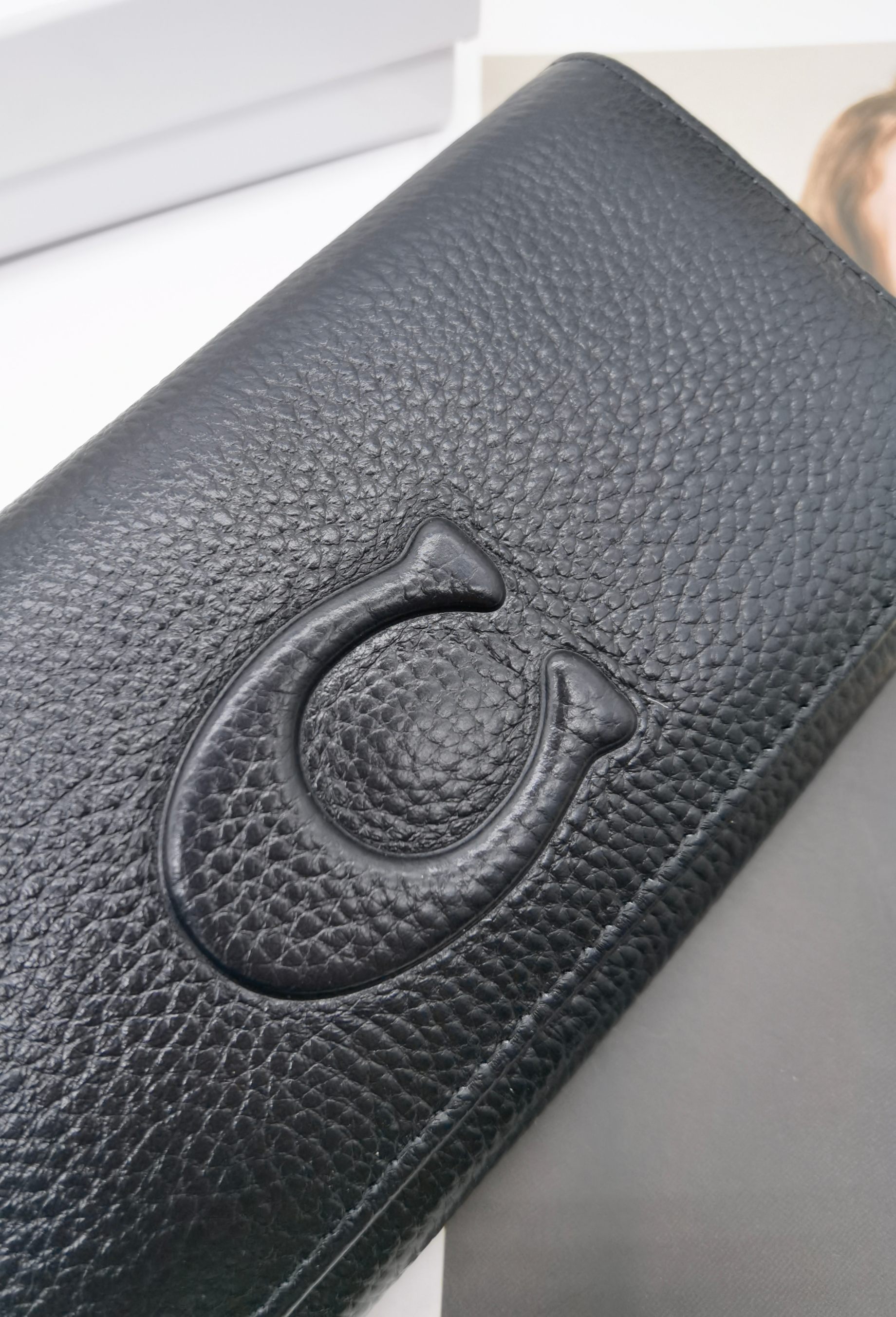 🆕🆕🆕🆕专柜同步，最新款钱包，采用进口牛 皮，原厂定制的最新徽标，不管皮质还是logo，都要给你带来酣