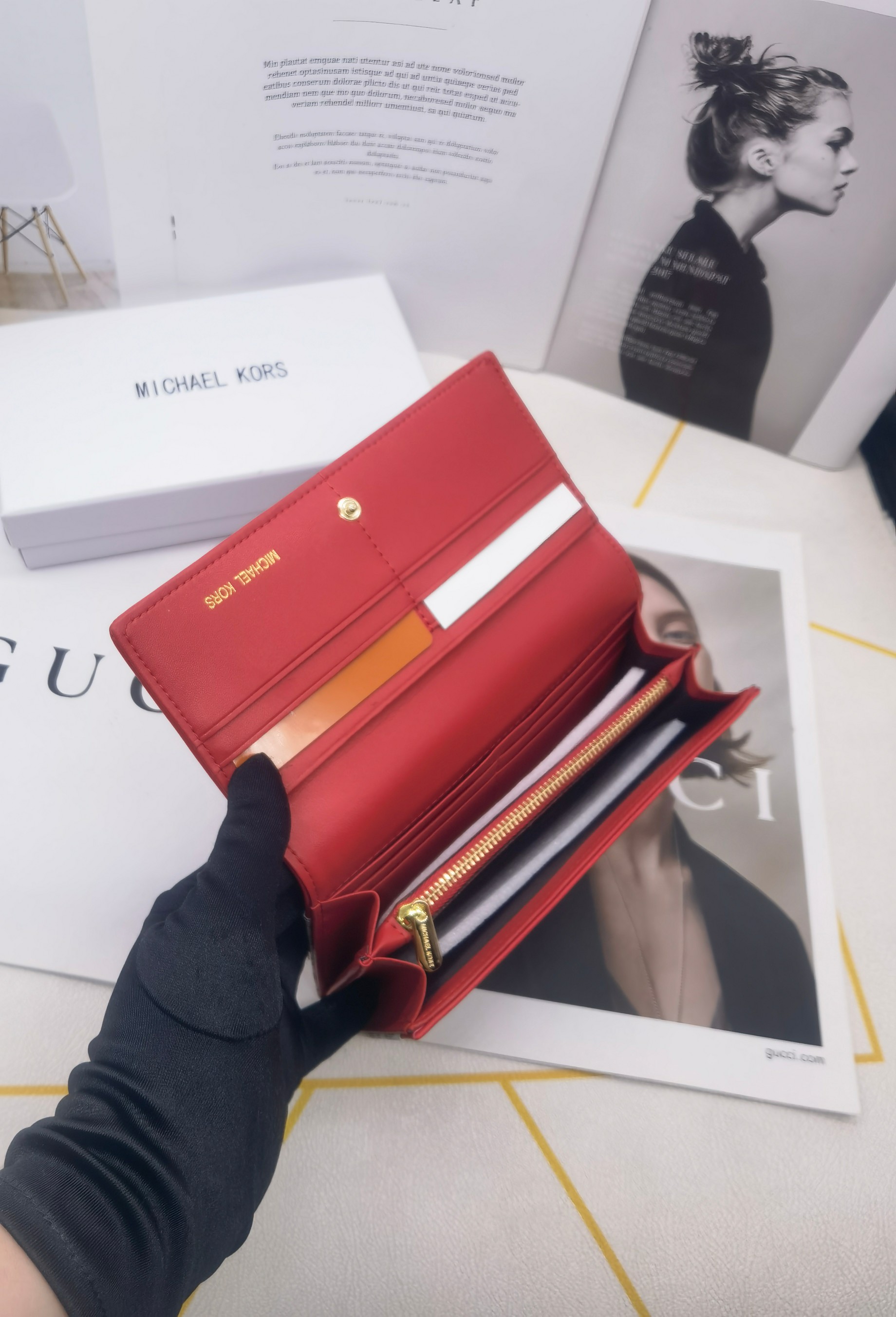 🆕🆕🆕🆕8600专柜同步，最新款钱包，采用进口牛 皮，原厂定制的最新徽标，不管皮质还是logo，都要给