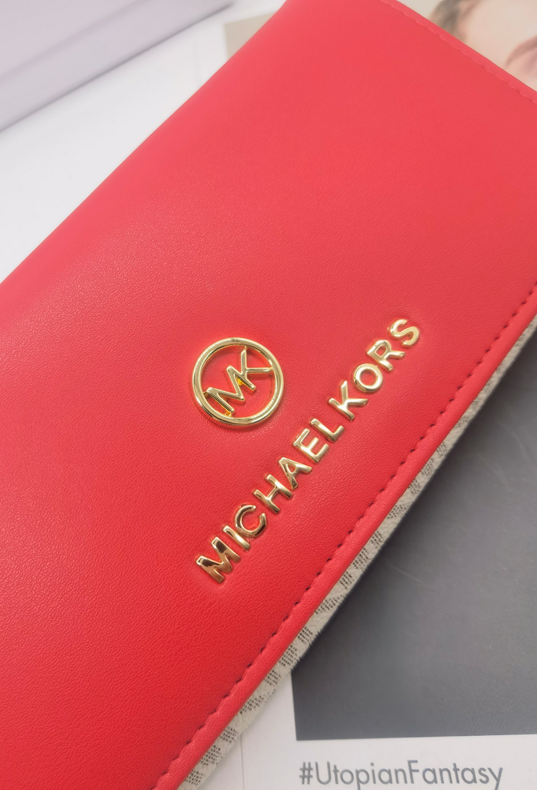 🆕🆕🆕🆕8600专柜同步，最新款钱包，采用进口牛 皮，原厂定制的最新徽标，不管皮质还是logo，都要给