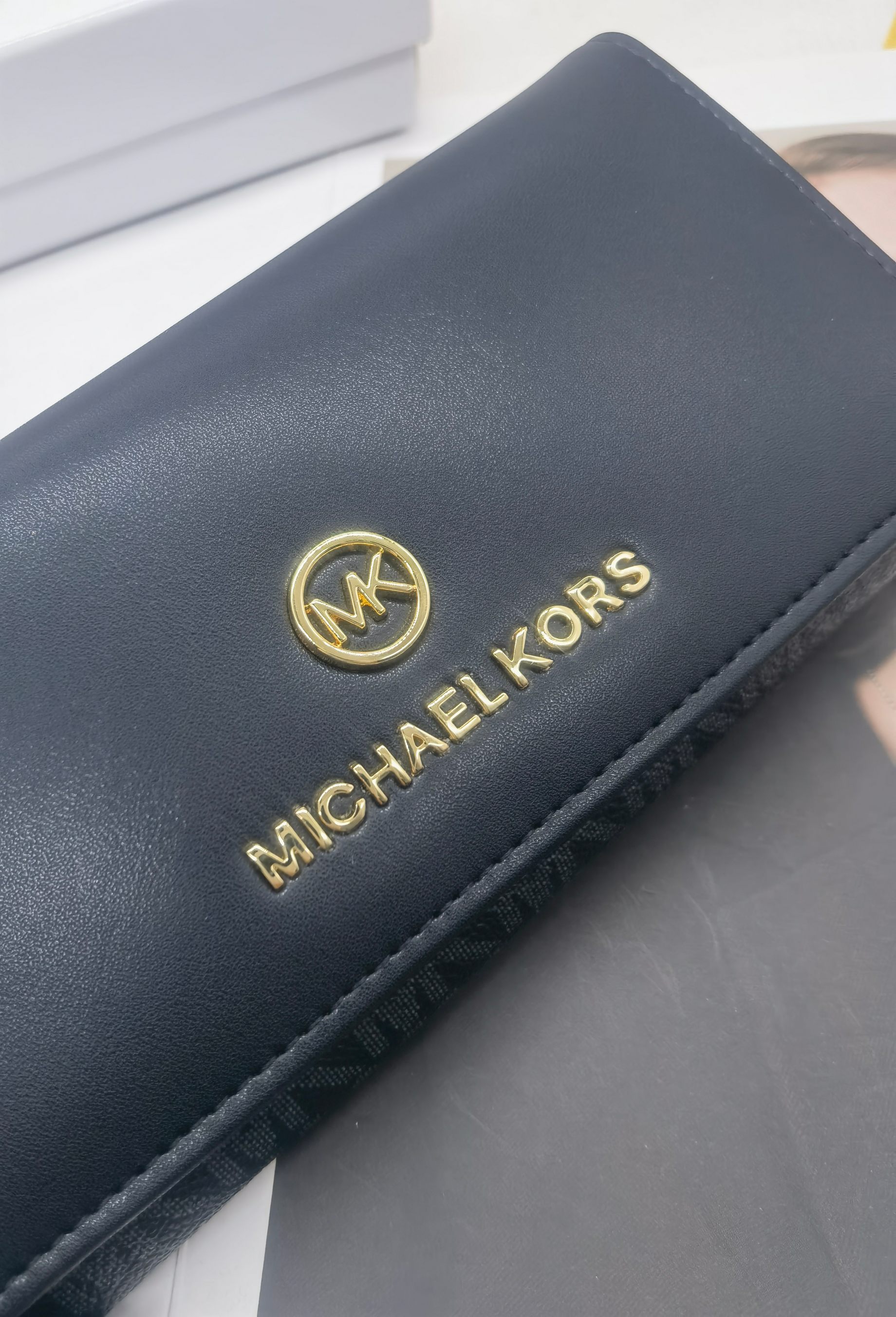 🆕🆕🆕🆕8600专柜同步，最新款钱包，采用进口牛 皮，原厂定制的最新徽标，不管皮质还是logo，都要给