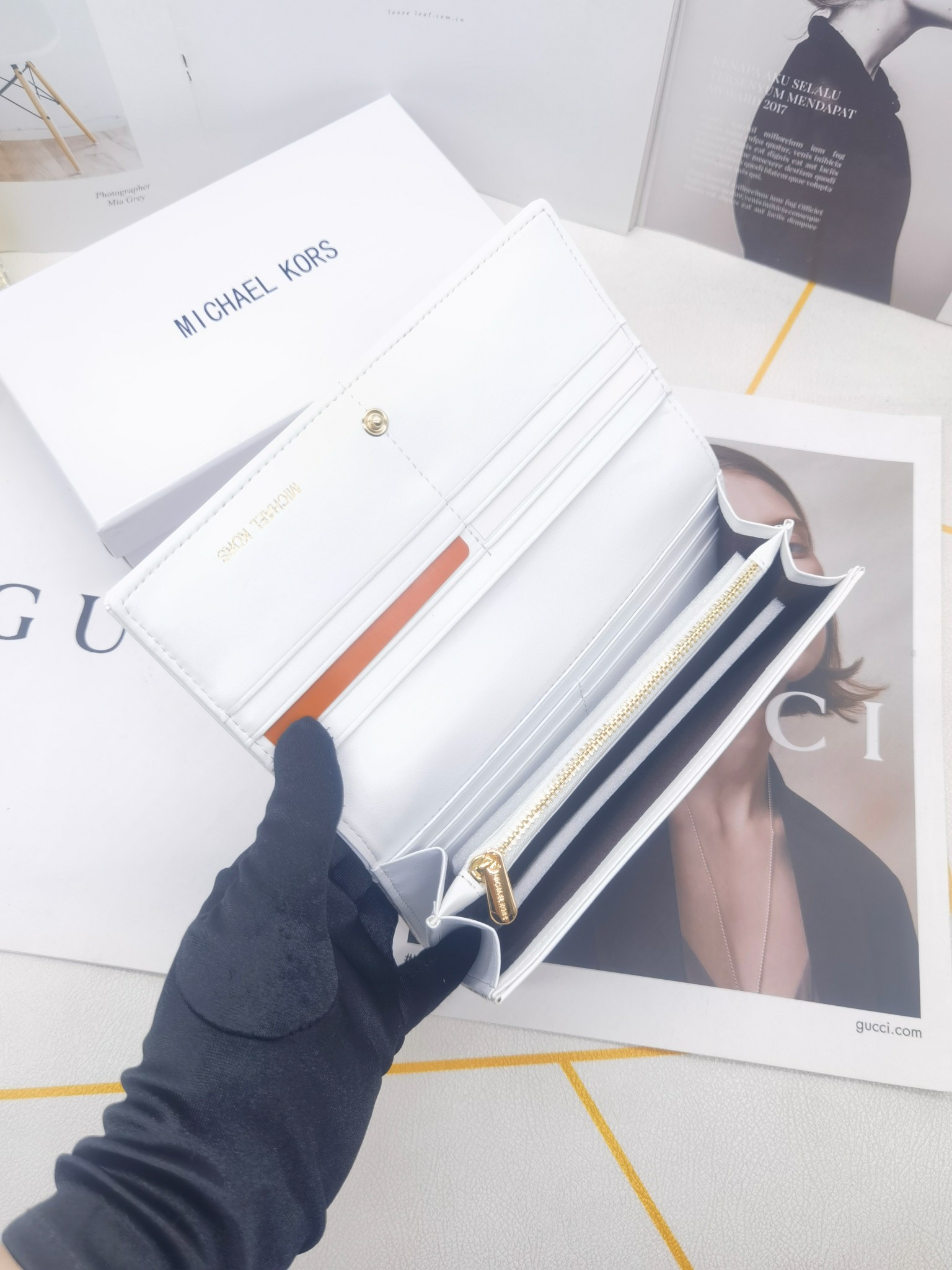 🆕🆕🆕🆕8600专柜同步，最新款钱包，采用进口牛 皮，原厂定制的最新徽标，不管皮质还是logo，都要给