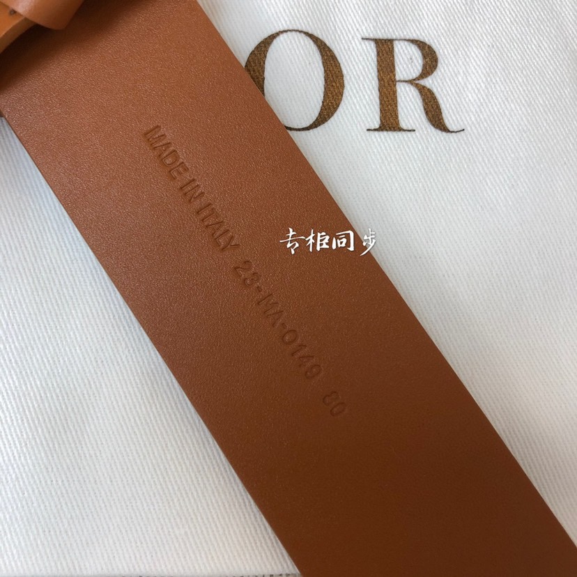Dior迪奧明星同款 💫官網系列 明星走秀款 全力打造精緻優雅心備佳品，五金採用精湛的處理工藝，進口貴族牛皮 適用百搭腰
