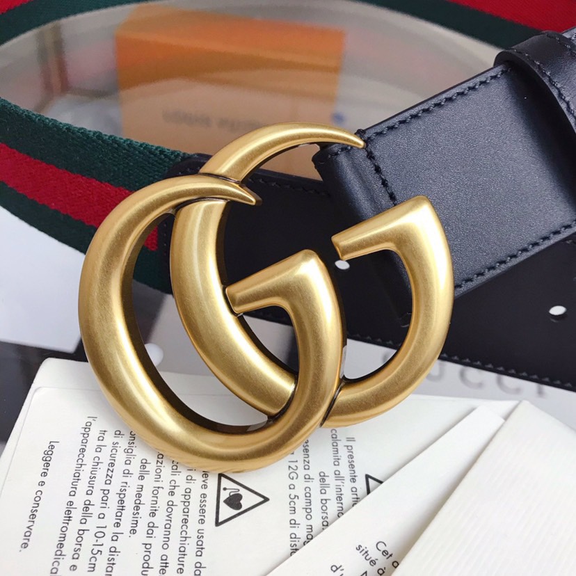 Gucci古驰饰红绿条纹织带 互扣式双G扣，配以黑色皮接皮，款式经典时尚