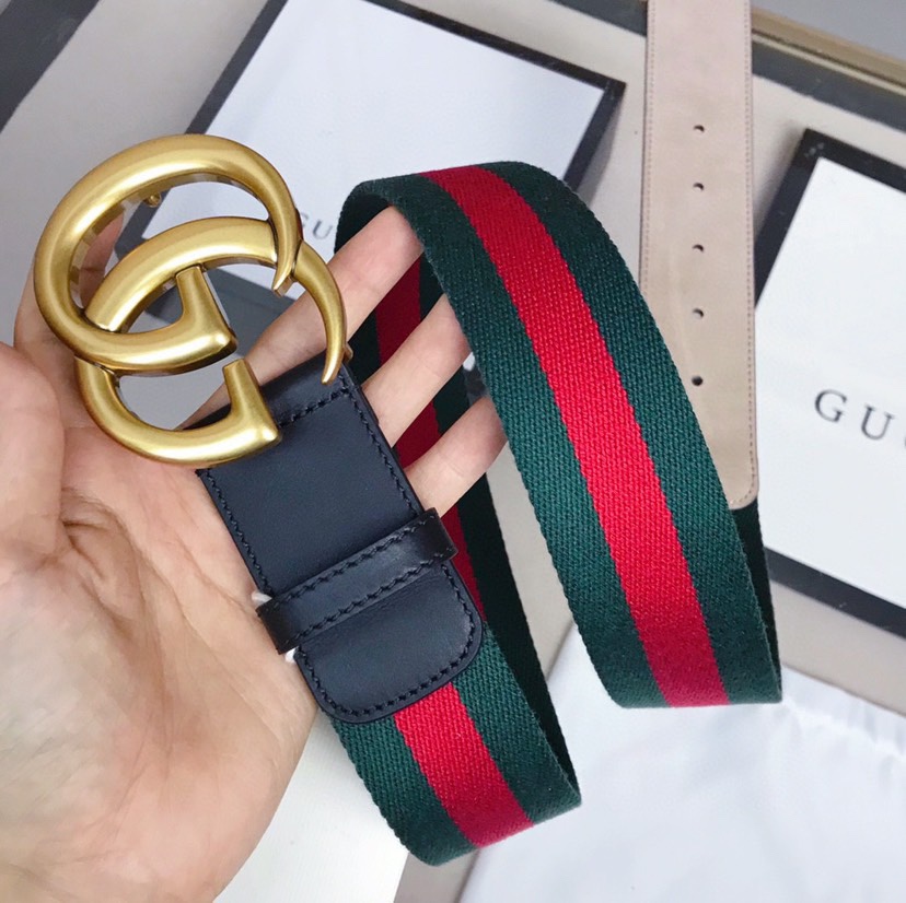 Gucci古驰饰红绿条纹织带 互扣式双G扣，配以黑色皮接皮，款式经典时尚