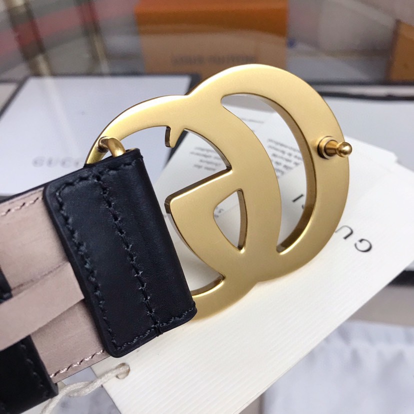 Gucci古驰饰红绿条纹织带 互扣式双G扣，配以黑色皮接皮，款式经典时尚