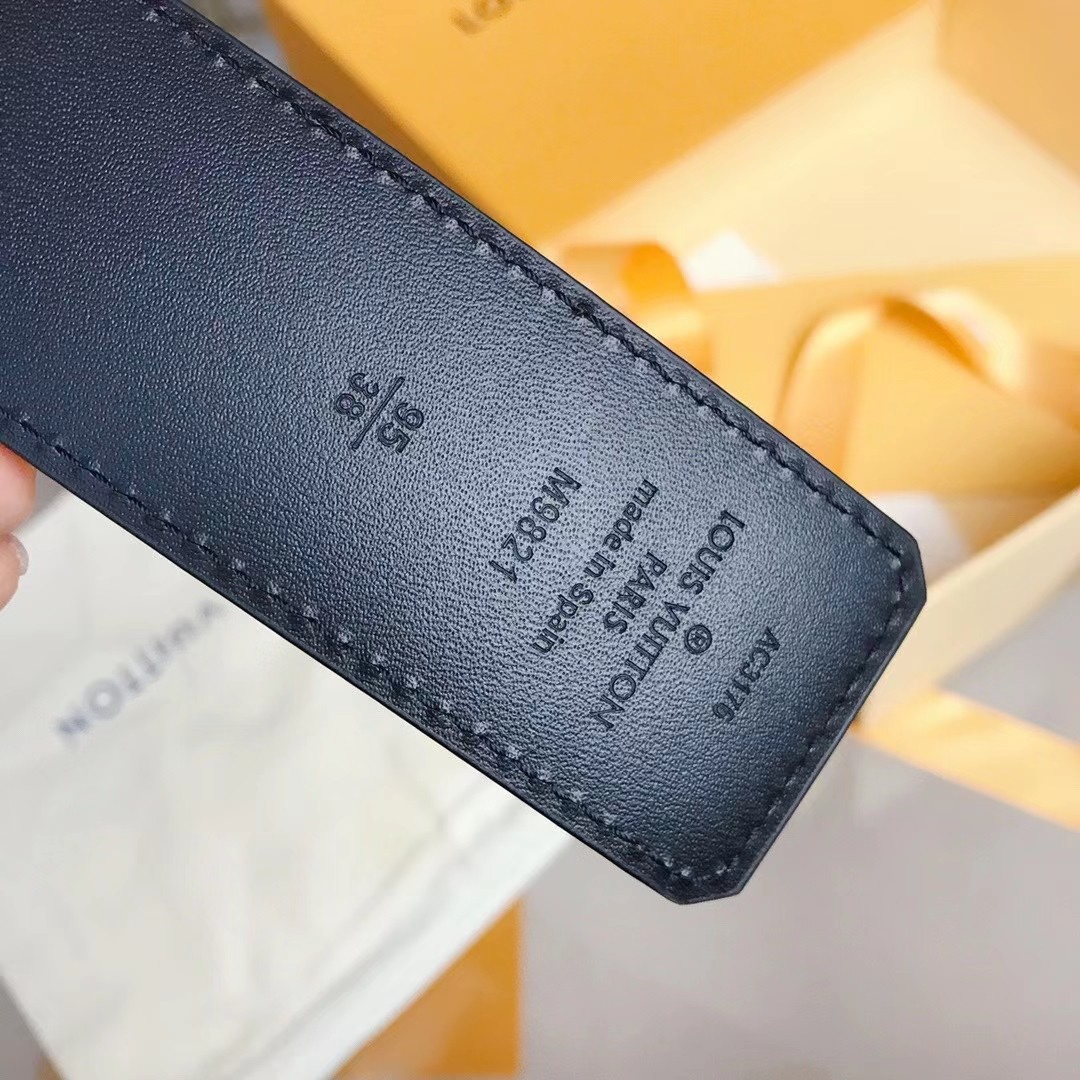 P lv男士腰带 4.0cm宽 经典老花意大利🇮🇹小牛皮底编号m9821专柜62纯铜亮银扣（非市场能比）