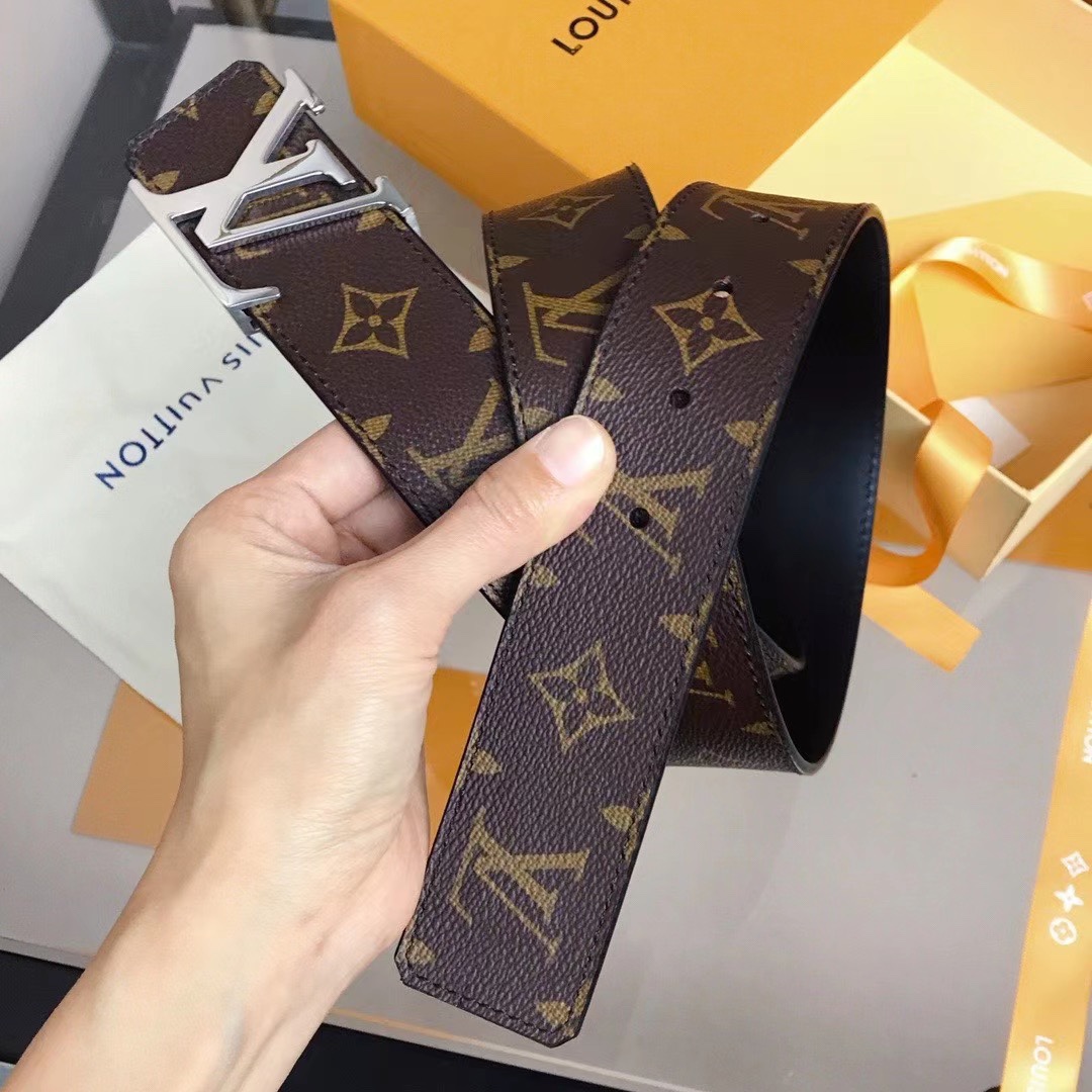 P lv男士腰带 4.0cm宽 经典老花意大利🇮🇹小牛皮底编号m9821专柜62纯铜亮银扣（非市场能比）