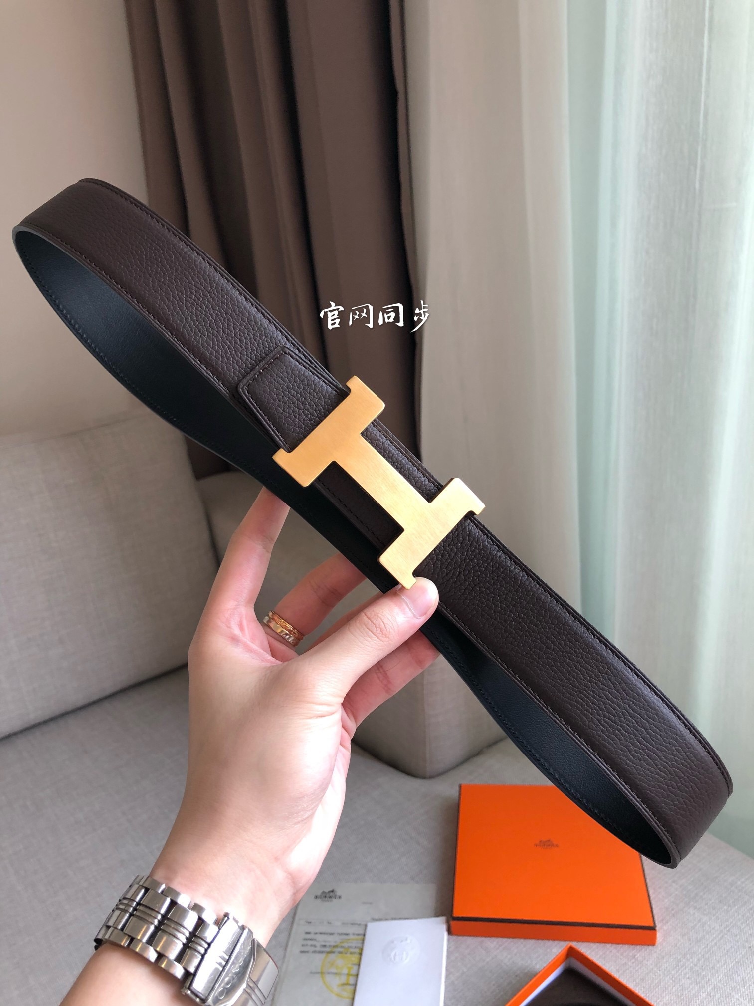 Hermes.爱马仕 官网同步   宽度38mm 原版荔枝搭带身搭配原版精品钢扣，男装的经典搭配，可双面