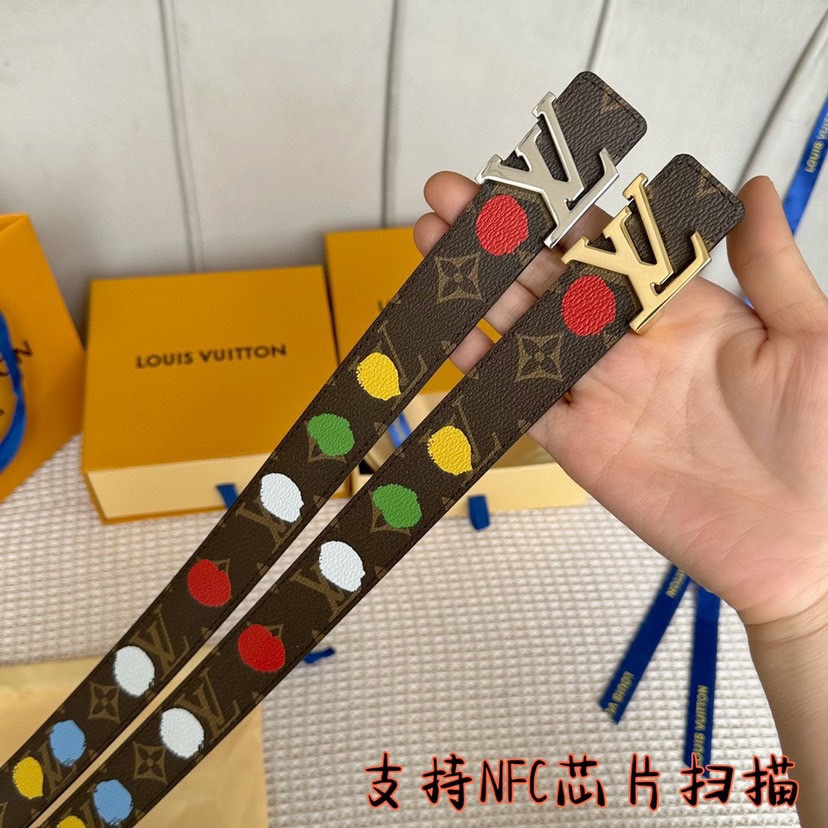 路易威登SS2023新品 女士新品  双面腰带呈现全新渐变色图案 搭配进口小牛皮 在清新色调中释放夏日气