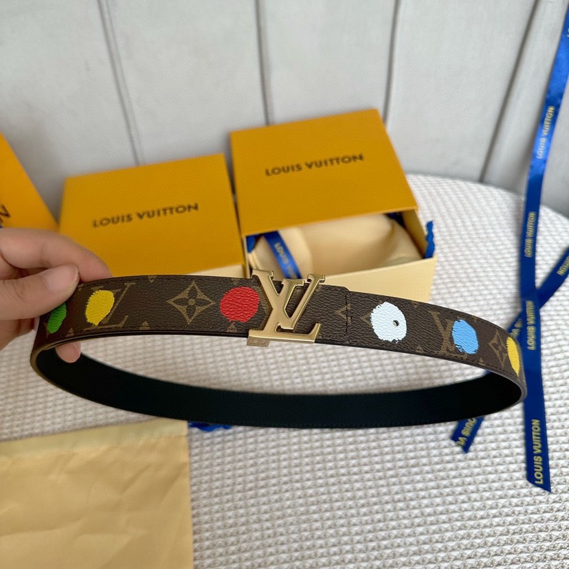 路易威登SS2023新品 女士新品  双面腰带呈现全新渐变色图案 搭配进口小牛皮 在清新色调中释放夏日气