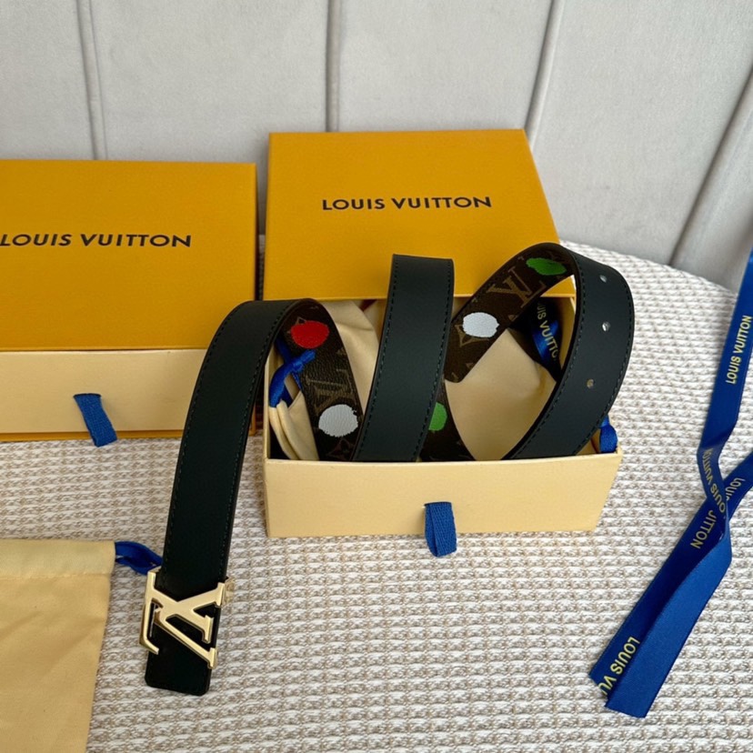 路易威登SS2023新品 女士新品  双面腰带呈现全新渐变色图案 搭配进口小牛皮 在清新色调中释放夏日气