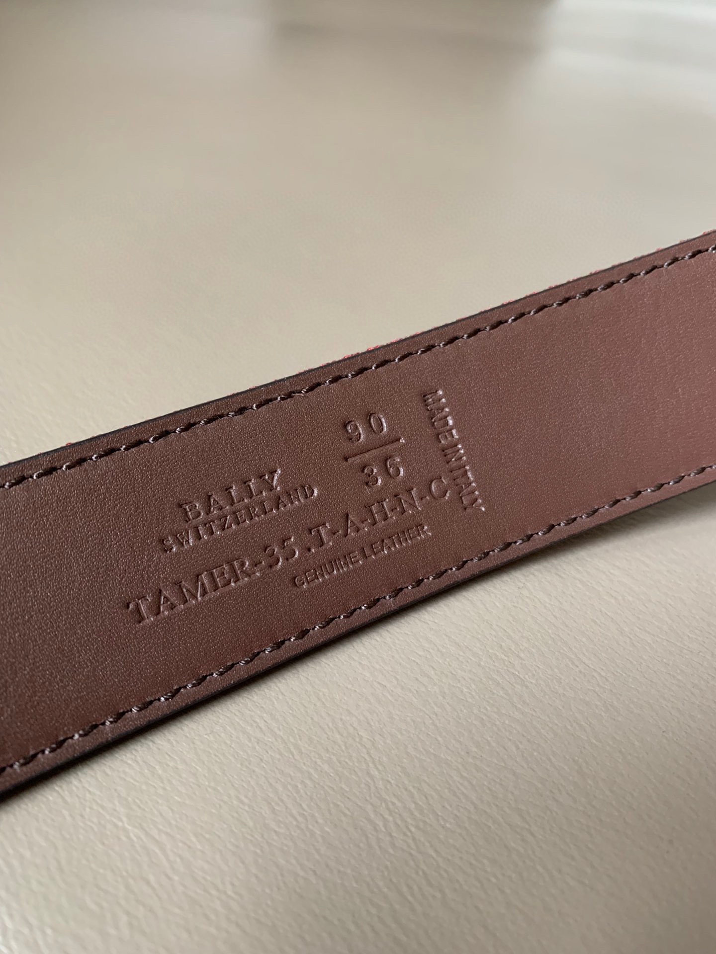 BALLY （巴利）专柜同款 男士休闲布配皮双用腰带 Tamal 融入了永恒经典的 Bally 红白条纹