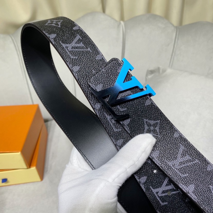 路易威登男士最新頂級原單腰帶 寬度40毫米 全新漸變色效果字母搭扣 展現獨特的氣息 皮帶一面為訂製專用帆