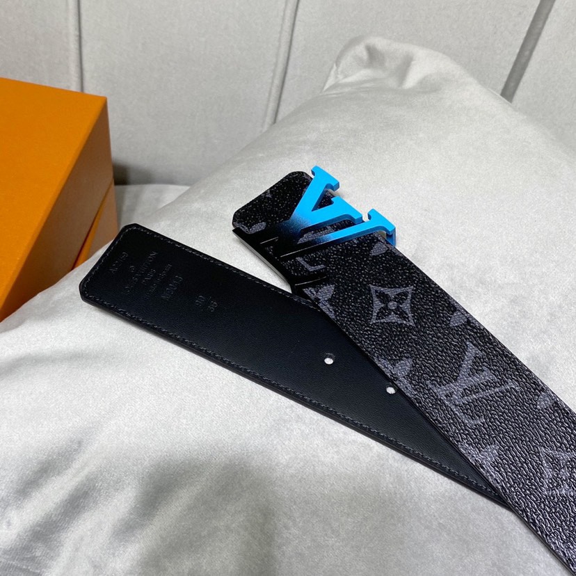 路易威登男士最新頂級原單腰帶 寬度40毫米 全新漸變色效果字母搭扣 展現獨特的氣息 皮帶一面為訂製專用帆