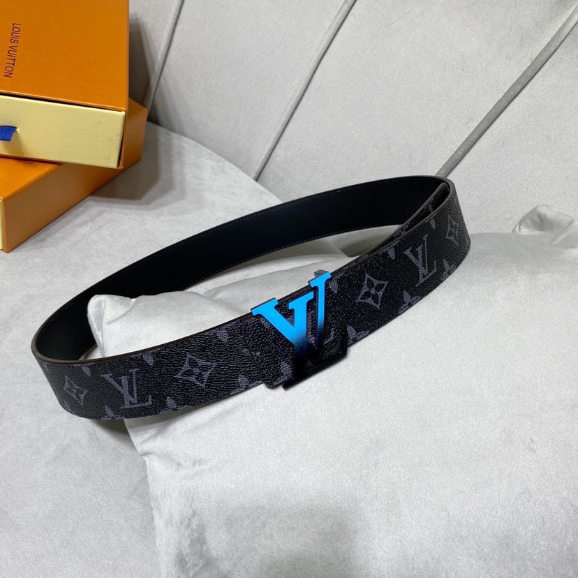 路易威登男士最新頂級原單腰帶 寬度40毫米 全新漸變色效果字母搭扣 展現獨特的氣息 皮帶一面為訂製專用帆