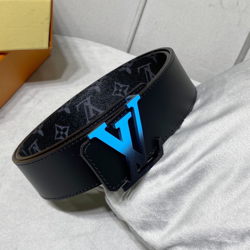 路易威登男士最新頂級原單腰帶 寬度40毫米 全新漸變色效果字母搭扣 展現獨特的氣息 皮帶一面為訂製專用帆