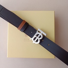 巴宝莉尺寸:带宽34mm 正品尺寸 五金材质:专柜精品扣,真空电镀,工艺精细 带身材质:天然头层牛皮,质 巴宝莉尺寸:带宽34mm 正品尺寸 五金材质:专柜精品扣,真空电镀,工艺精细 带身材质:天然头层牛皮,质